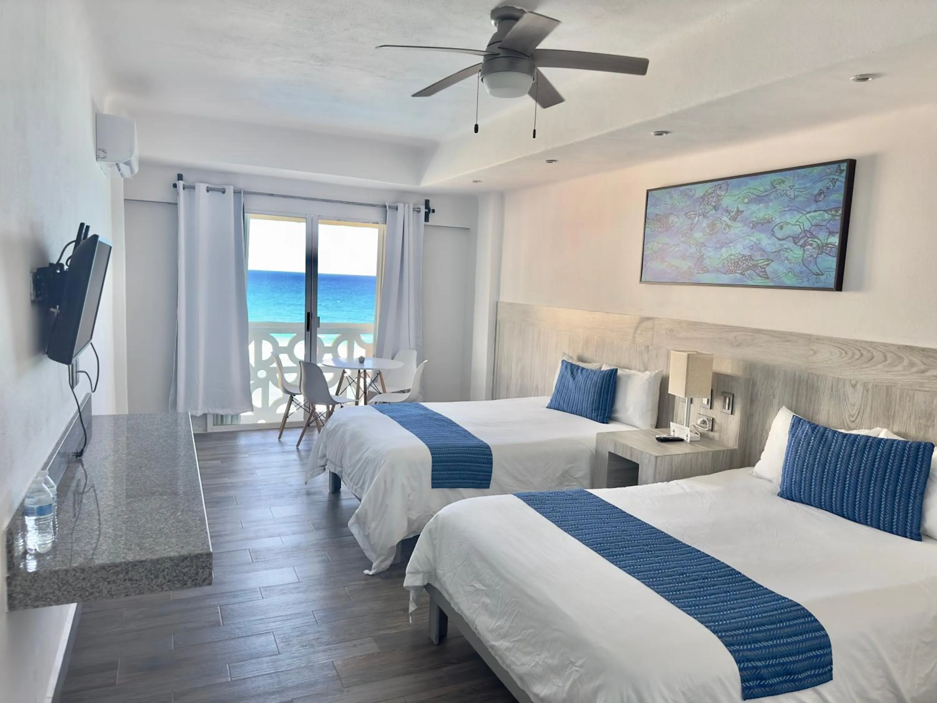 Bedroom, Bed in Cancun Plaza - Best Beach