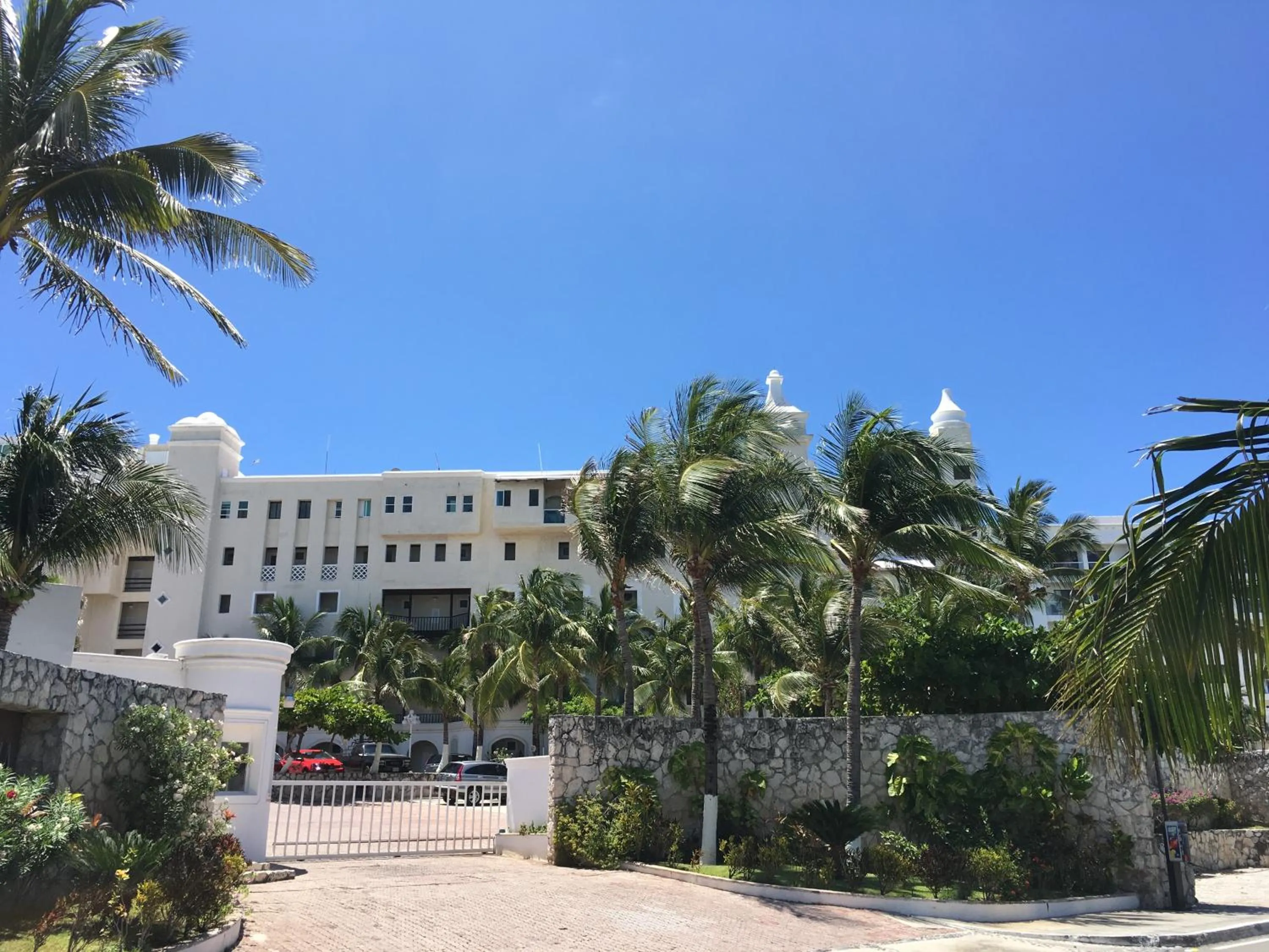 Property building in Cancun Plaza - Best Beach