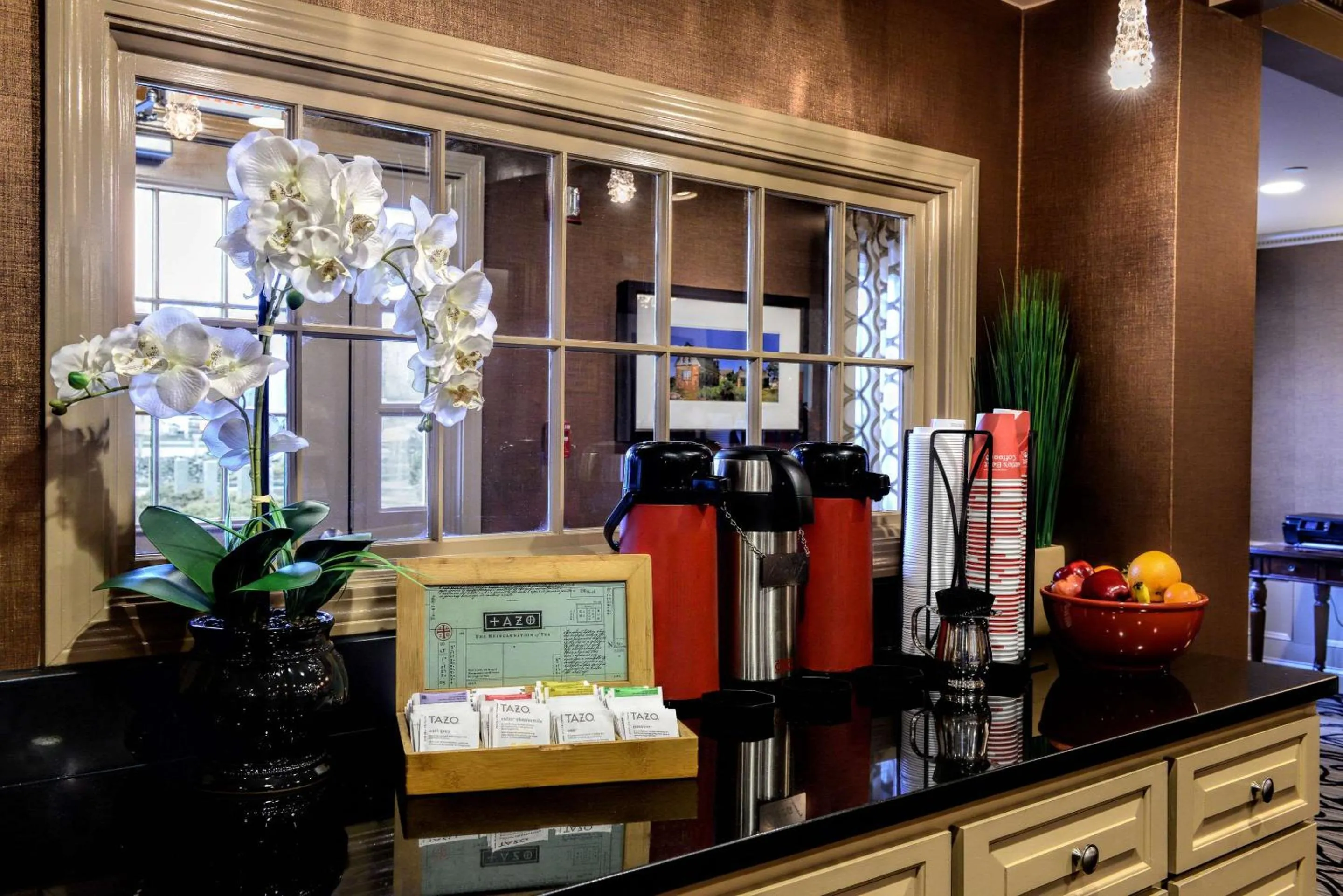 Breakfast in Port Inn and Suites Portsmouth, an Ascend Collection Hotel