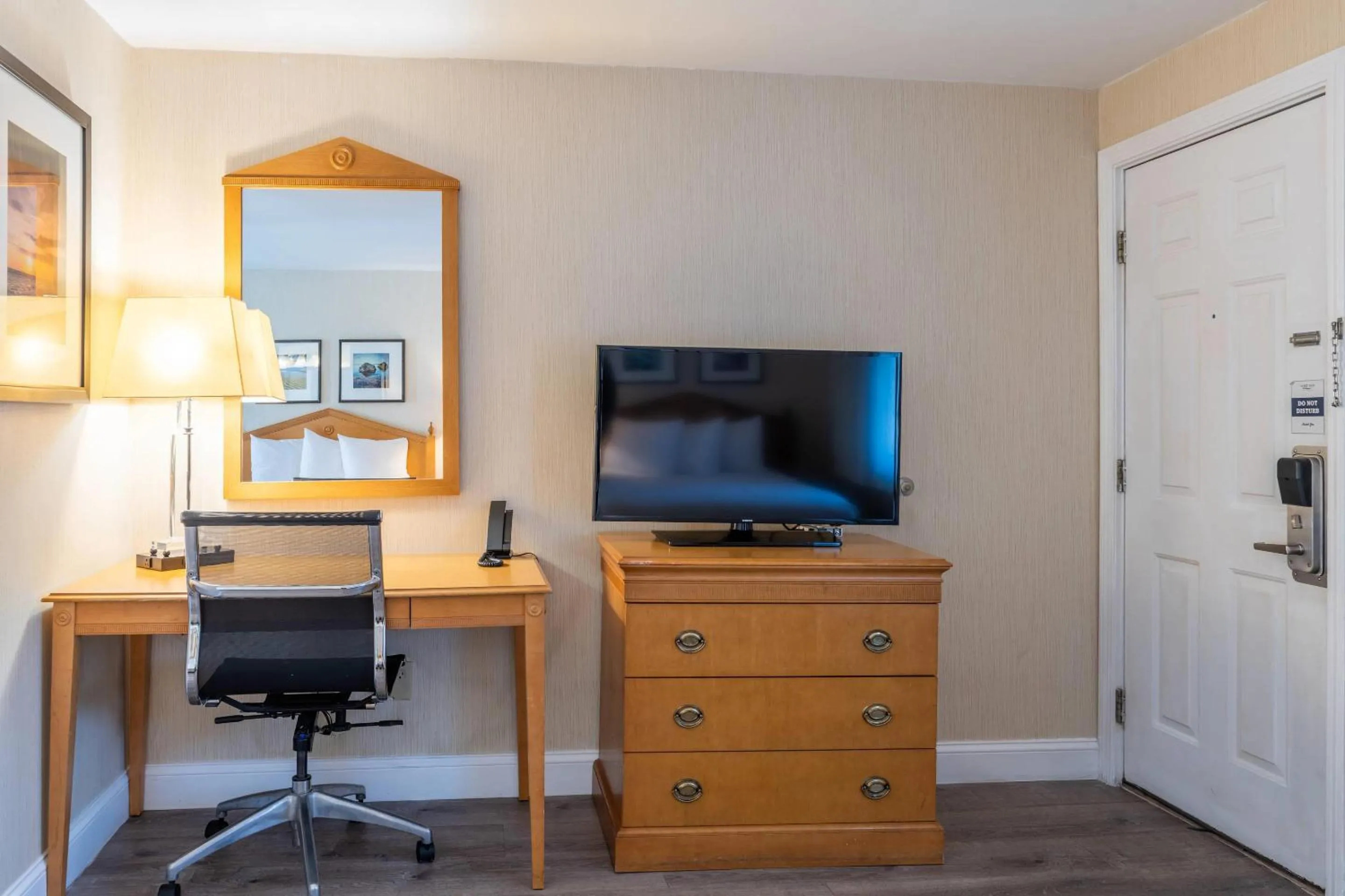 Bedroom in Port Inn and Suites Portsmouth, an Ascend Collection Hotel