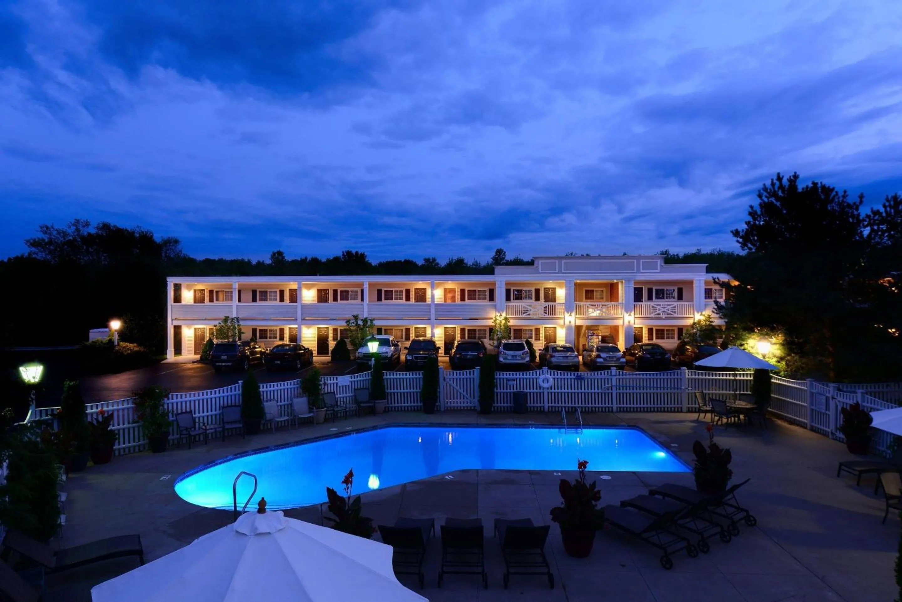 Swimming pool in Port Inn and Suites Portsmouth, an Ascend Collection Hotel