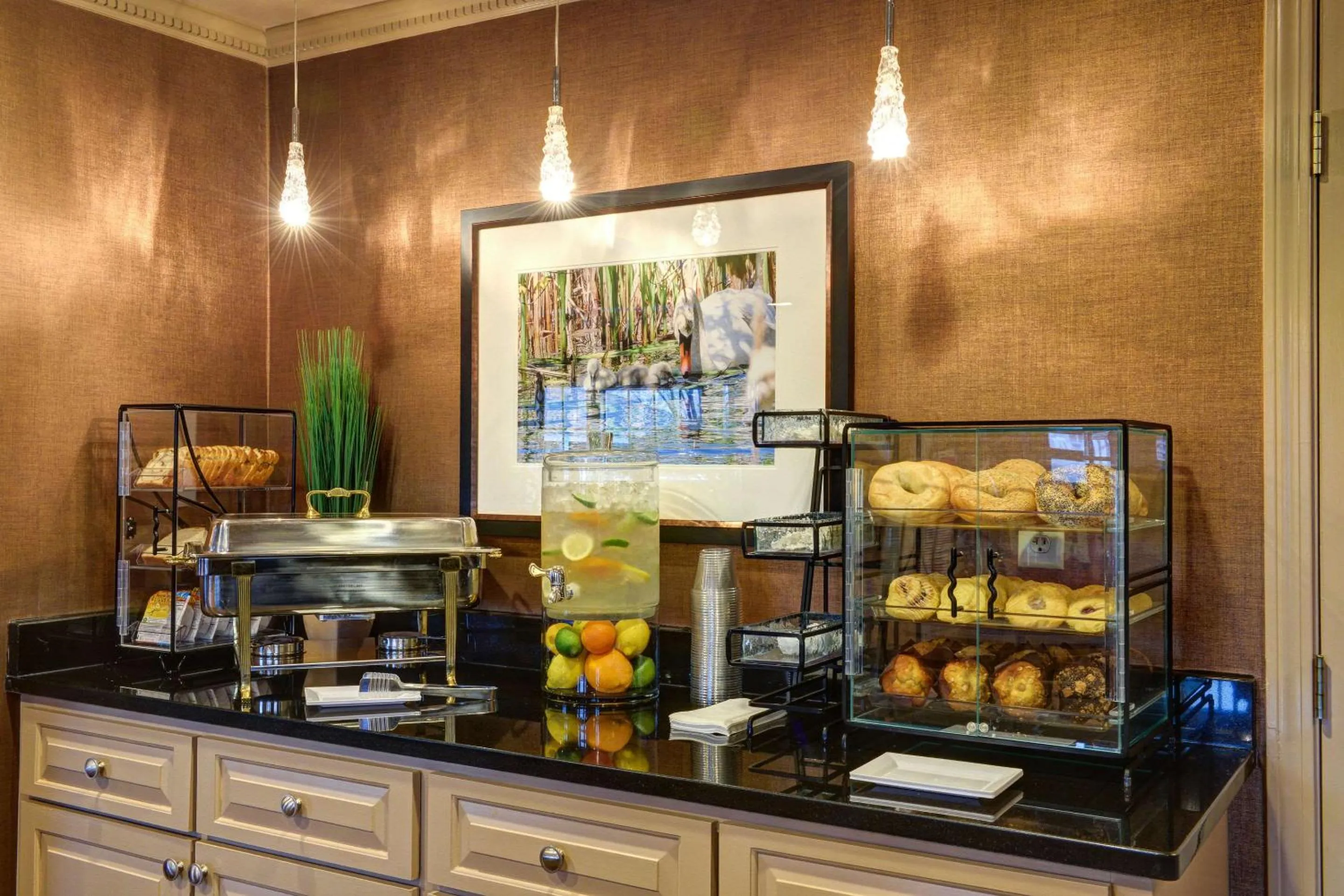 Breakfast in Port Inn and Suites Portsmouth, an Ascend Collection Hotel