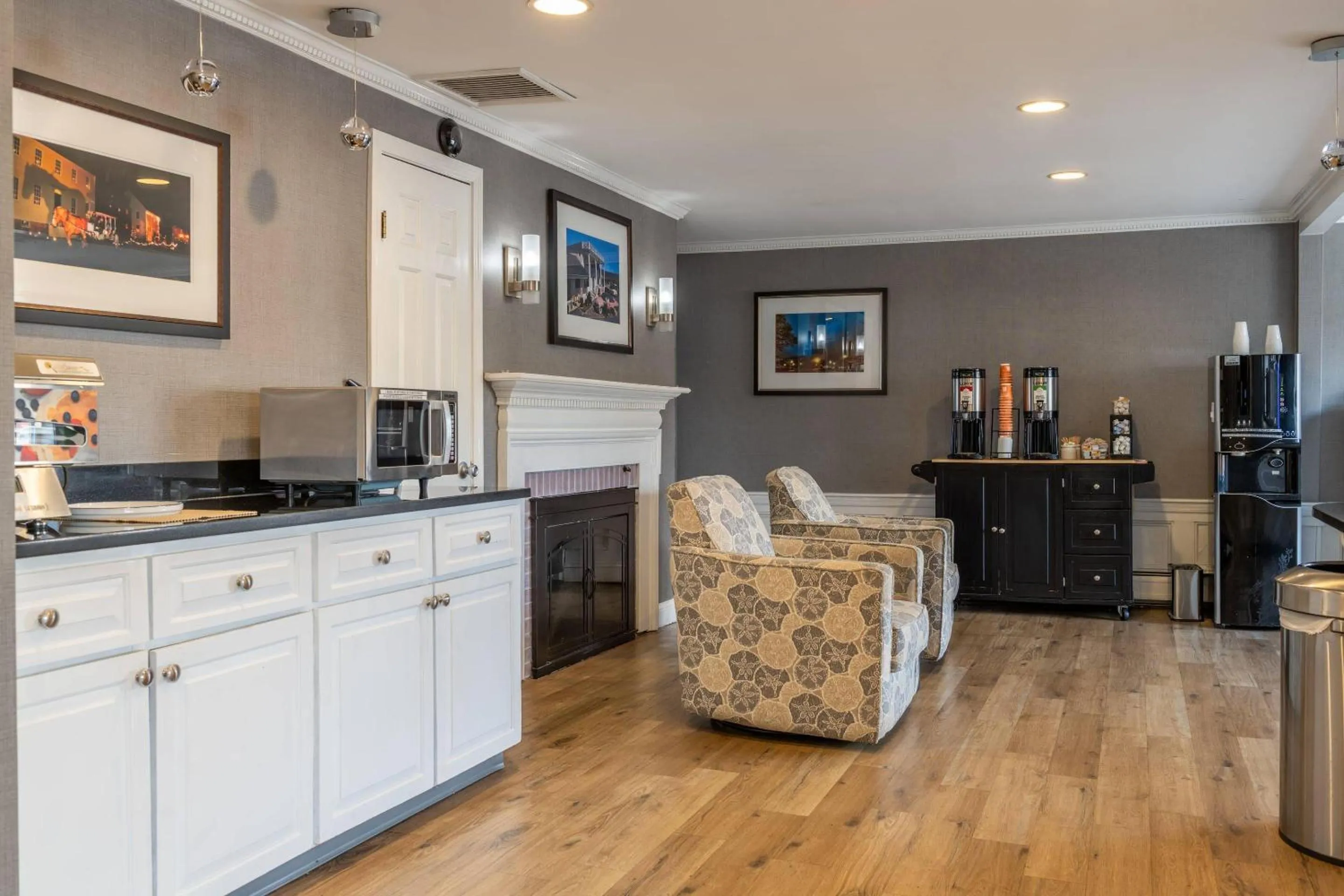 Breakfast in Port Inn and Suites Portsmouth, an Ascend Collection Hotel