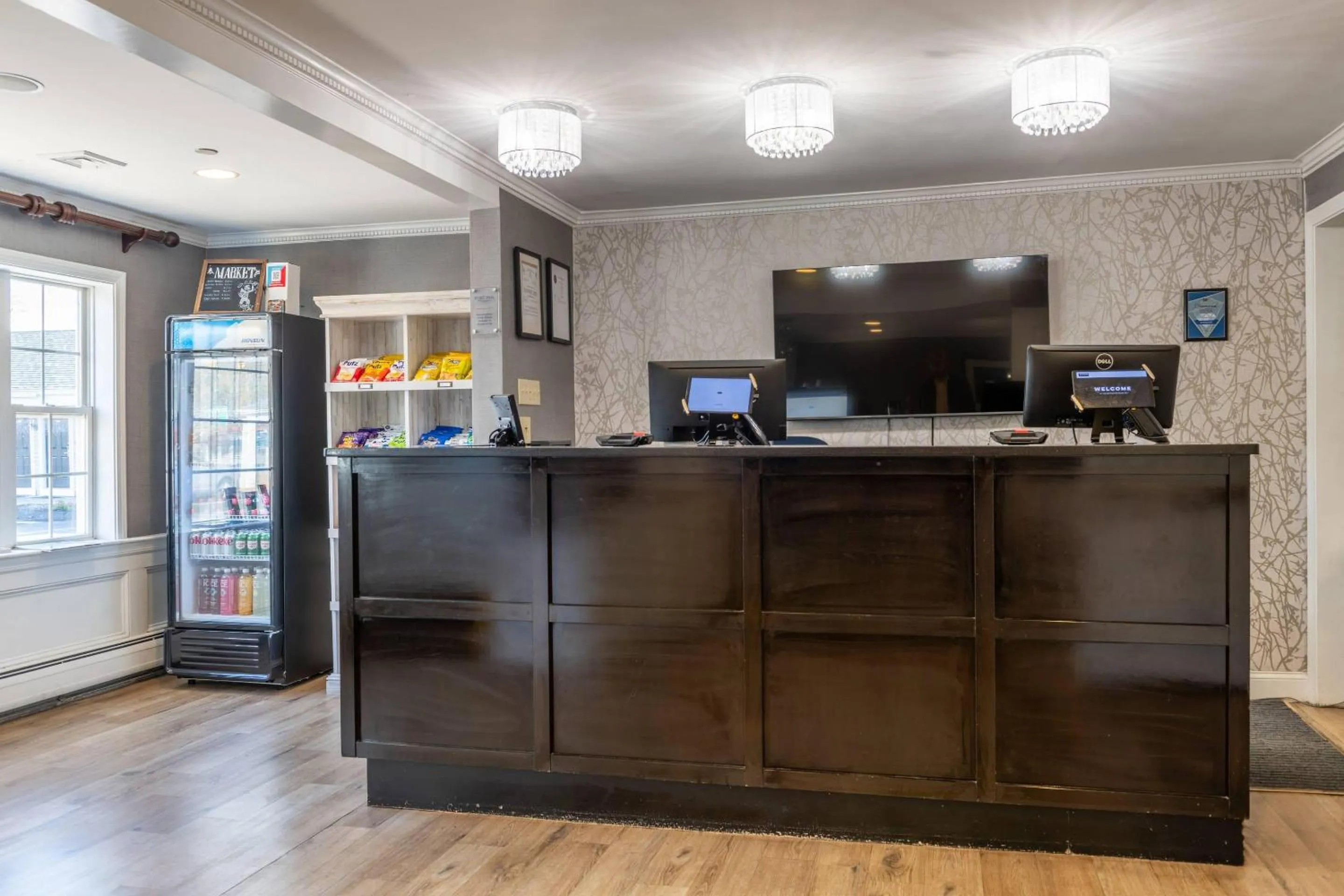 Lobby or reception in Port Inn and Suites Portsmouth, an Ascend Collection Hotel
