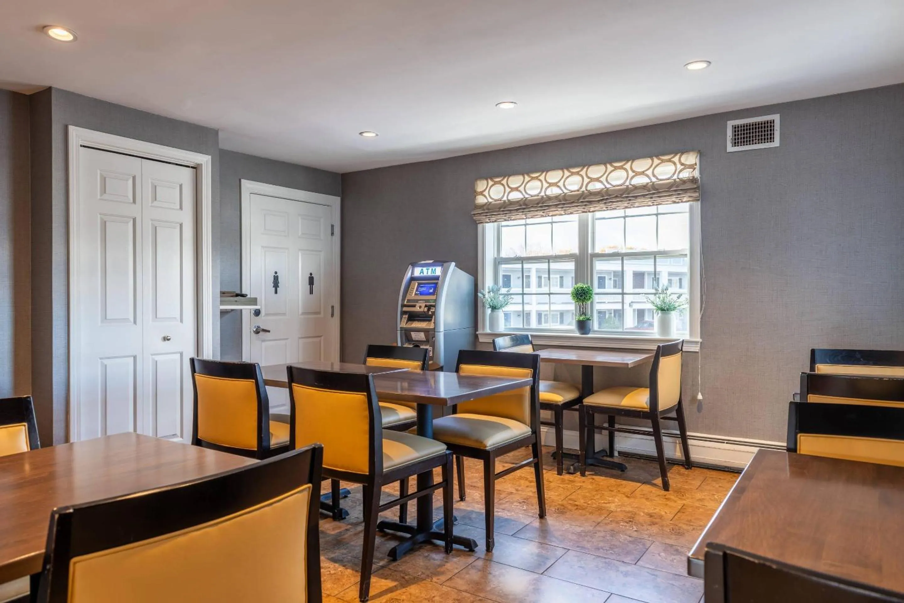 Breakfast in Port Inn and Suites Portsmouth, an Ascend Collection Hotel