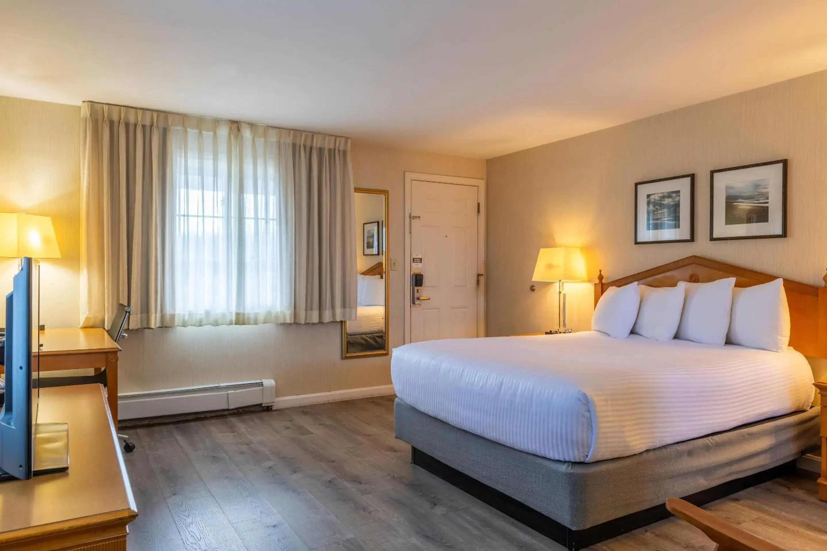 Standard Queen Room - Non Smoking in Port Inn and Suites Portsmouth, an Ascend Collection Hotel Standard Queen Room - Non Smoking in Port Inn and Suites Portsmouth, an Ascend Collection Hotel