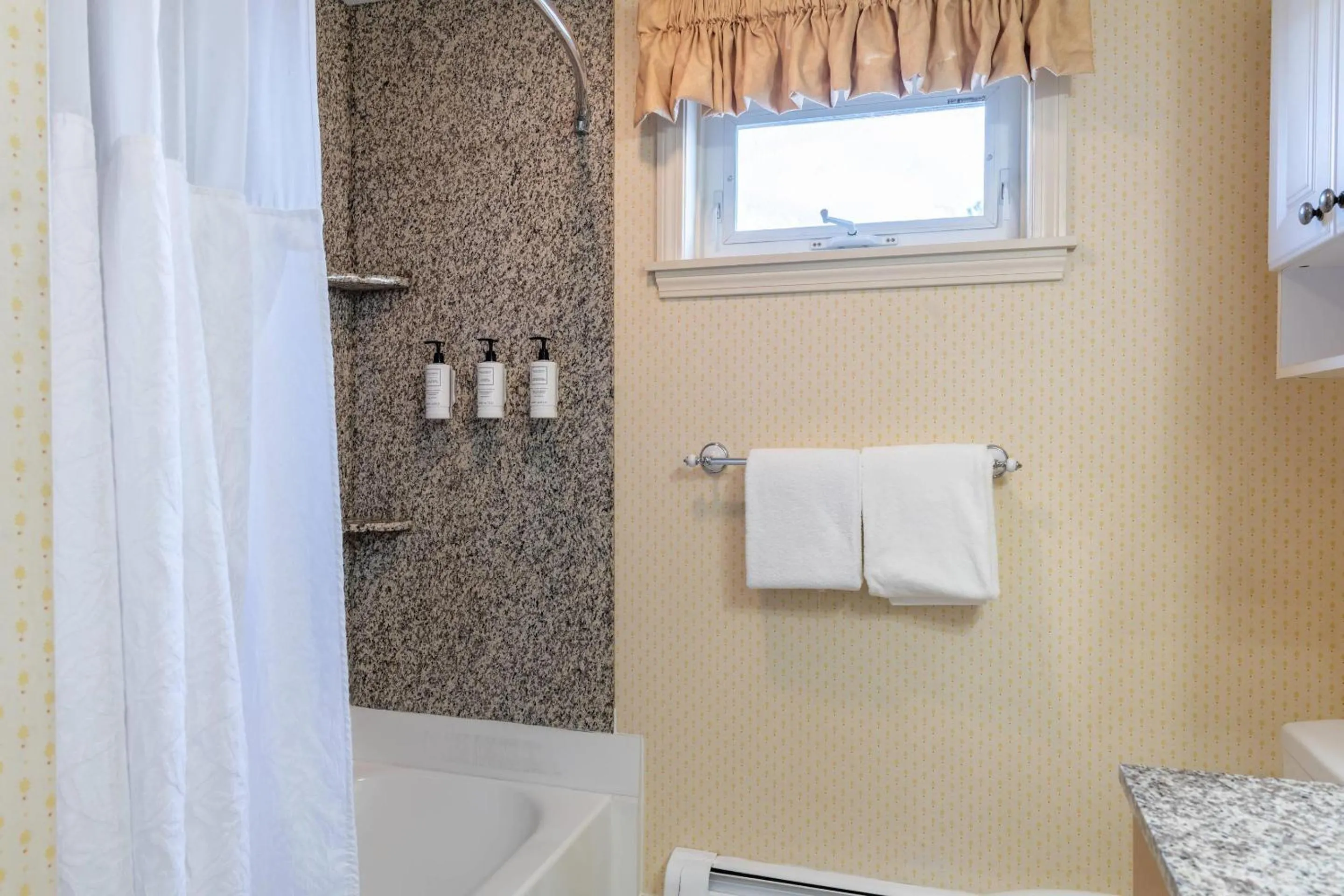 Bedroom in Port Inn and Suites Portsmouth, an Ascend Collection Hotel