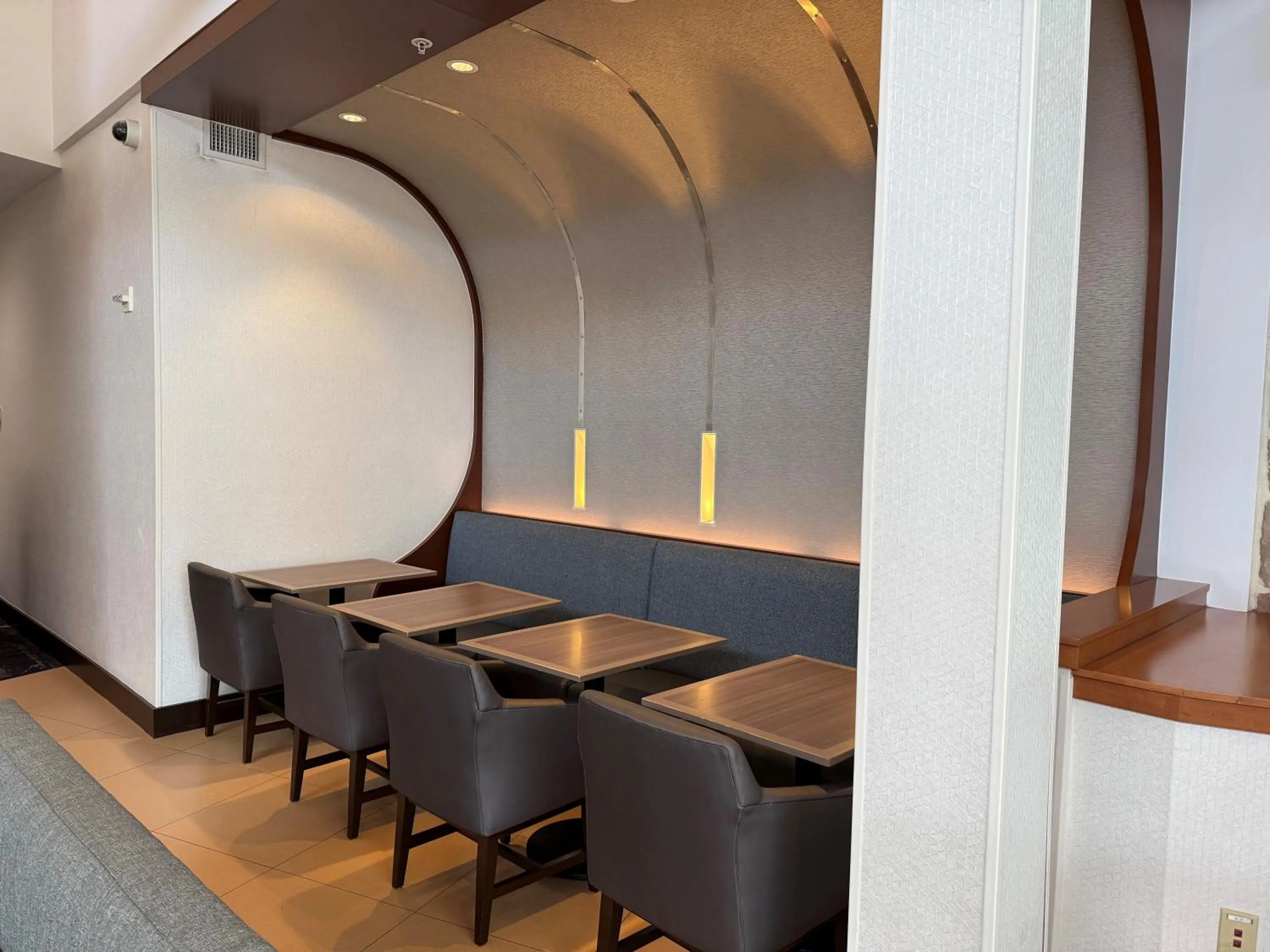 Seating area in Hyatt Place Fort Myers at the Forum