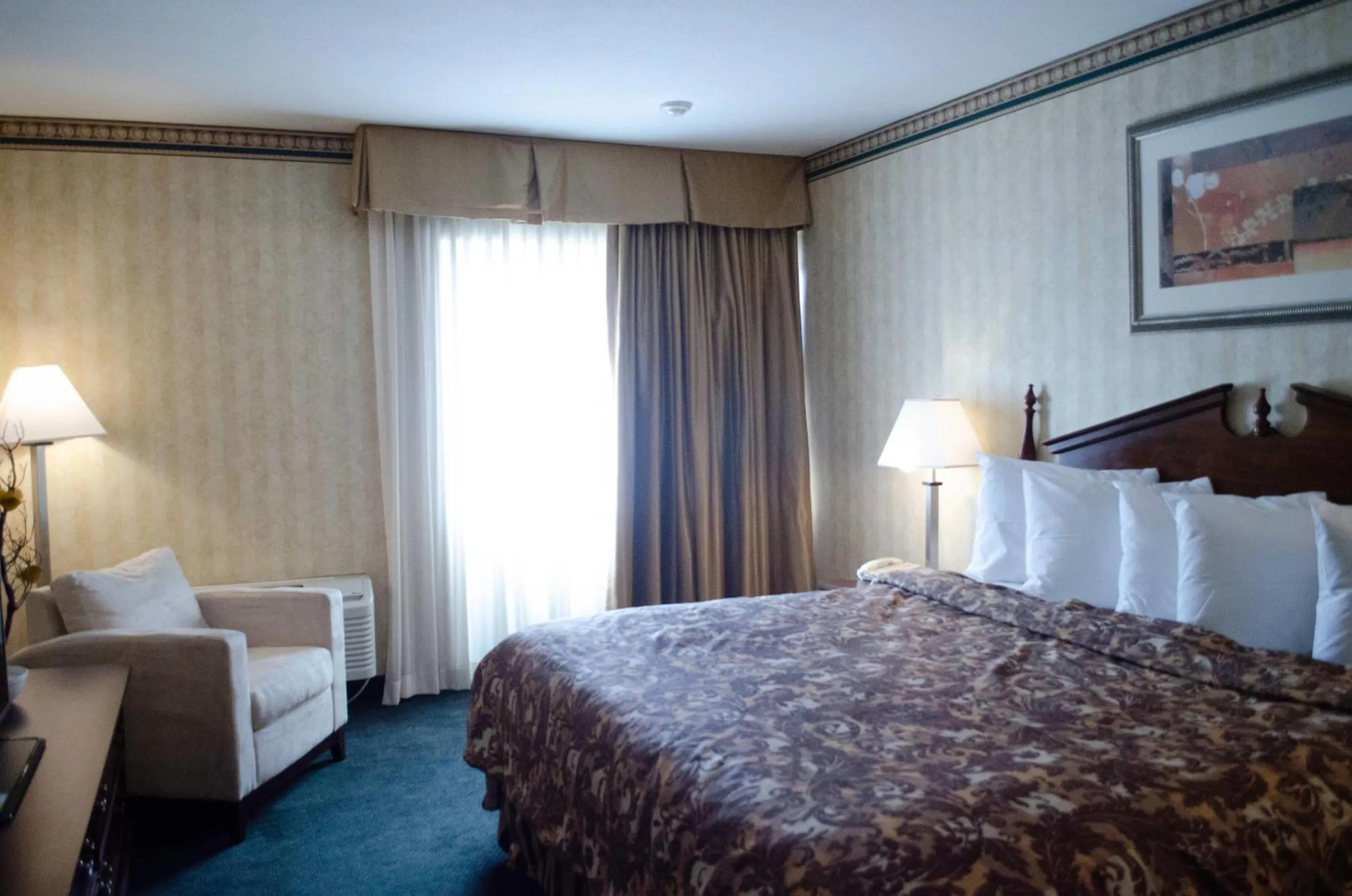 Bedroom, Bed in Rodeway Inn & Suites East Windsor