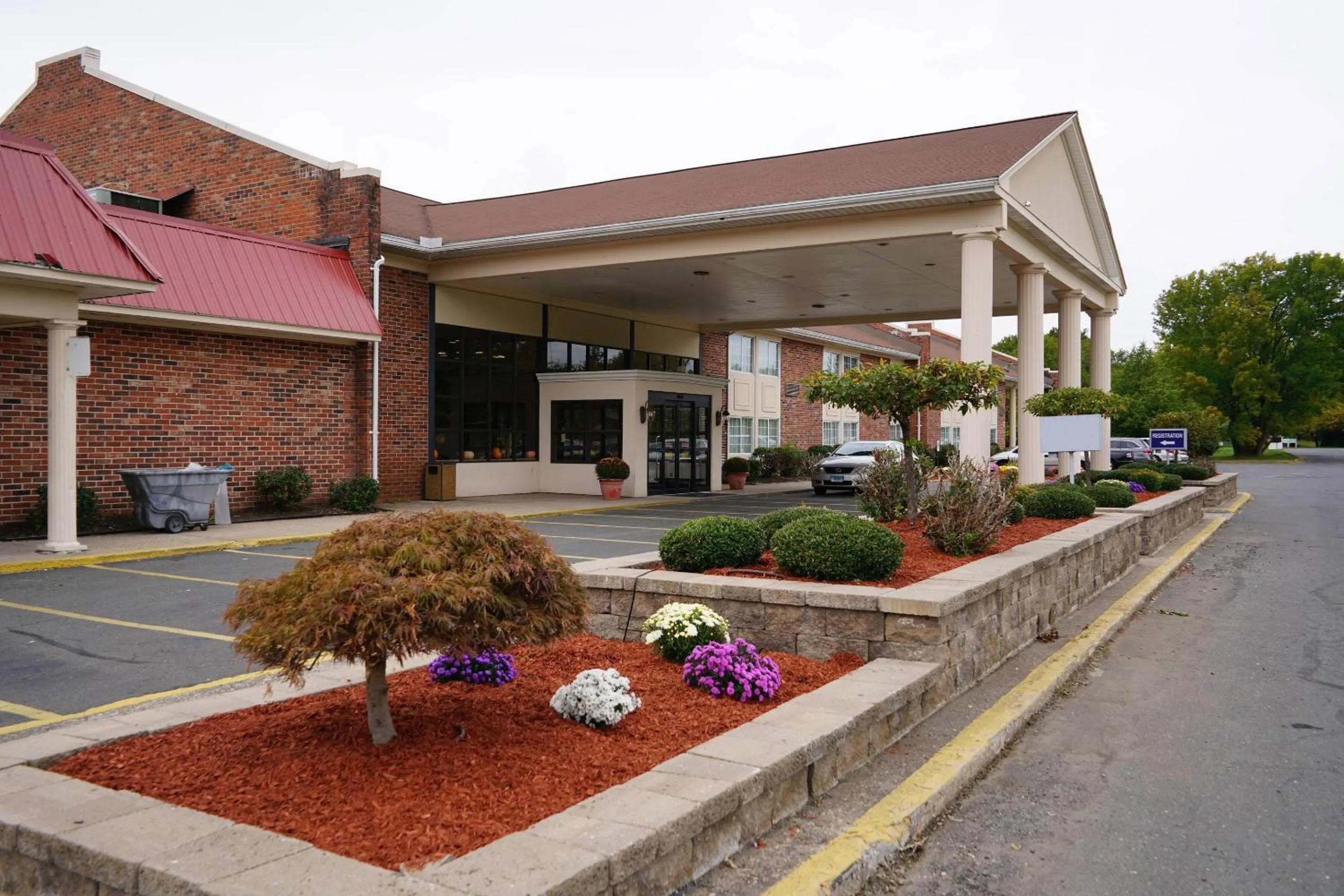 Property building in Rodeway Inn & Suites East Windsor