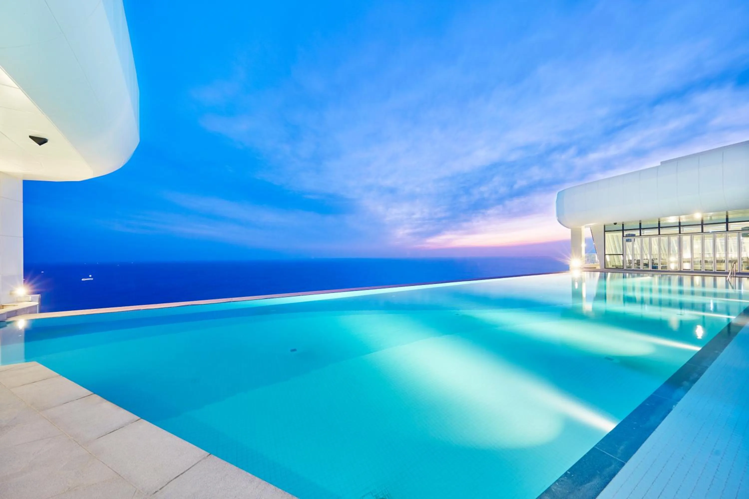 Swimming pool in Skybay Hotel Gyeongpo