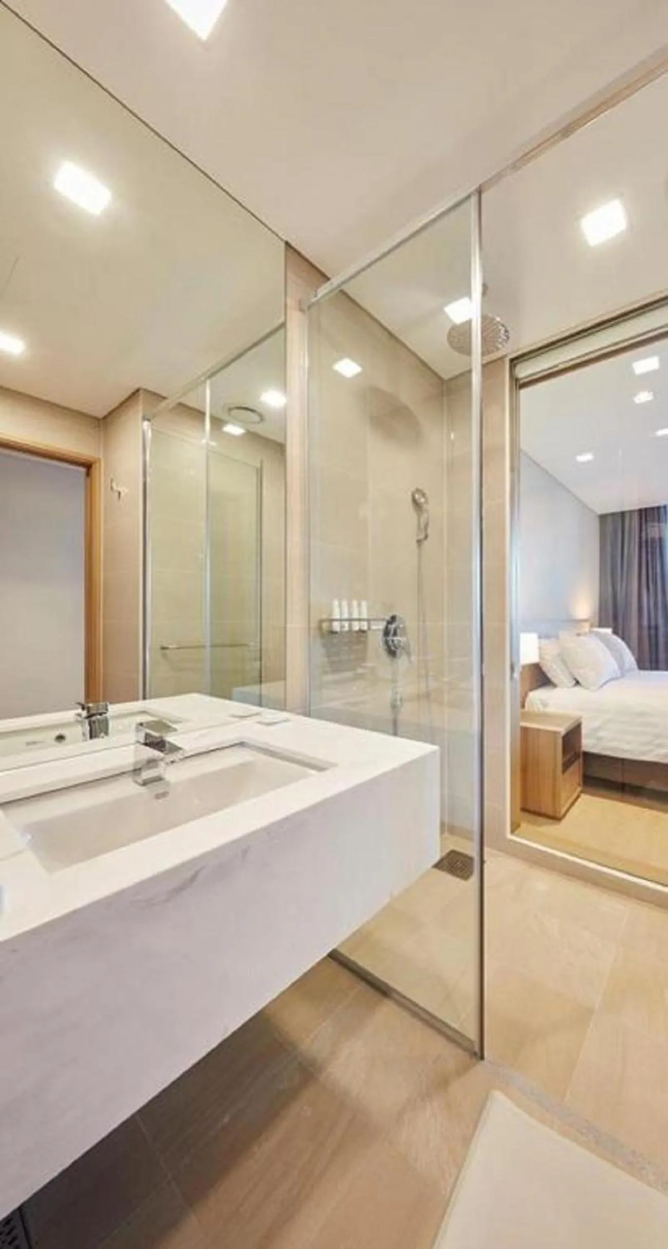 Bathroom, Bed in Skybay Hotel Gyeongpo