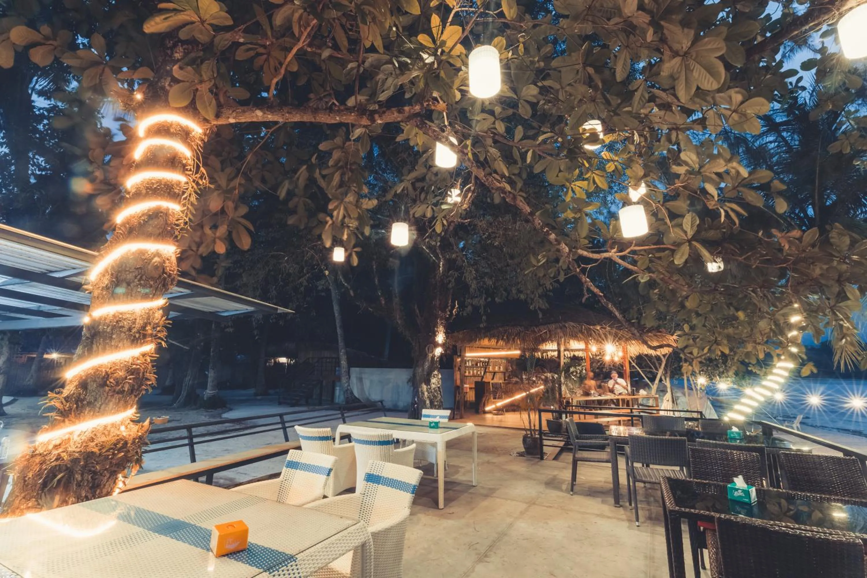 Restaurant/places to eat in Pak Nam Resort