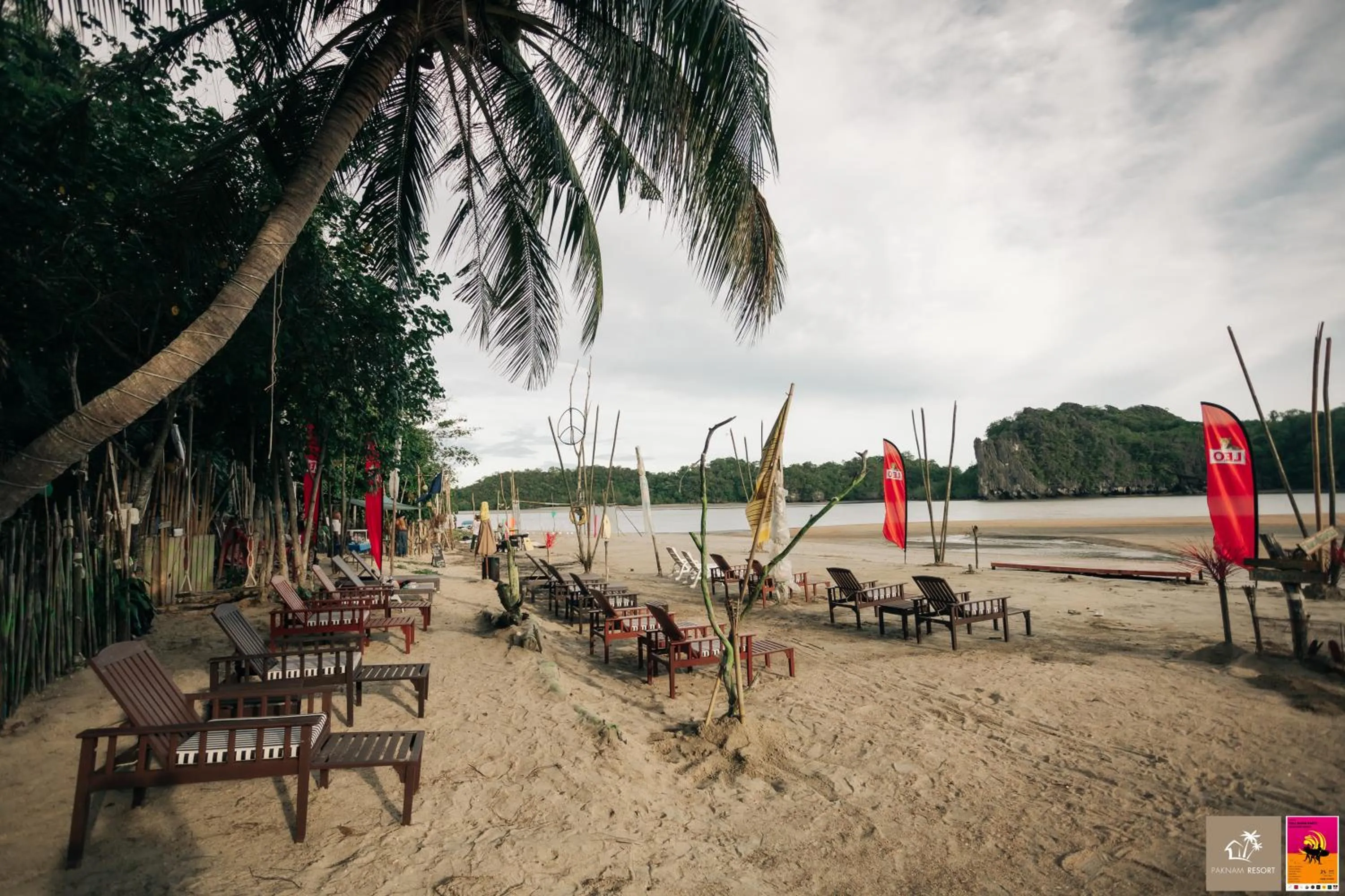 Restaurant/places to eat in Pak Nam Resort