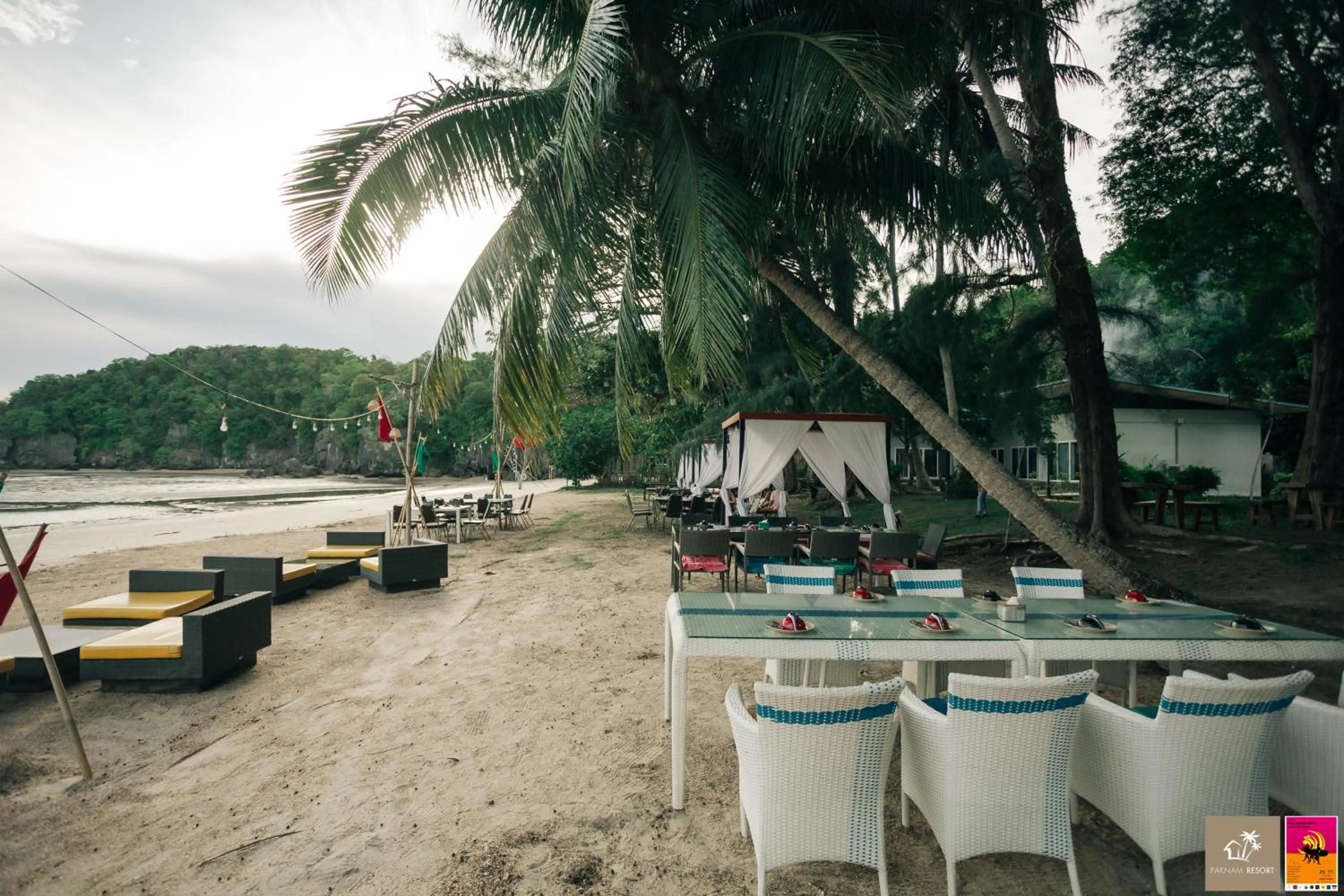 Restaurant/places to eat in Pak Nam Resort