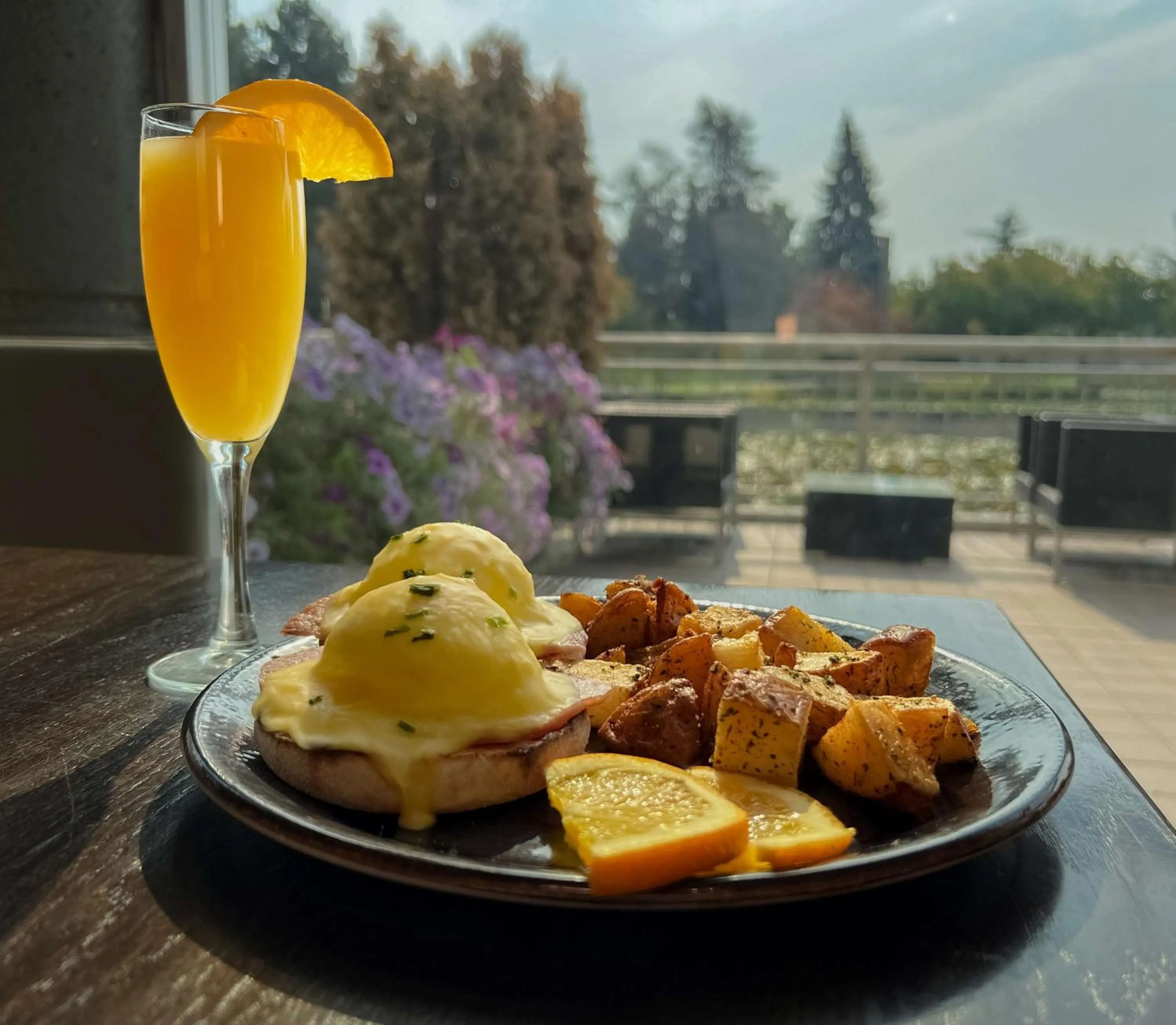 Restaurant/places to eat in Coast Chilliwack Hotel by APA