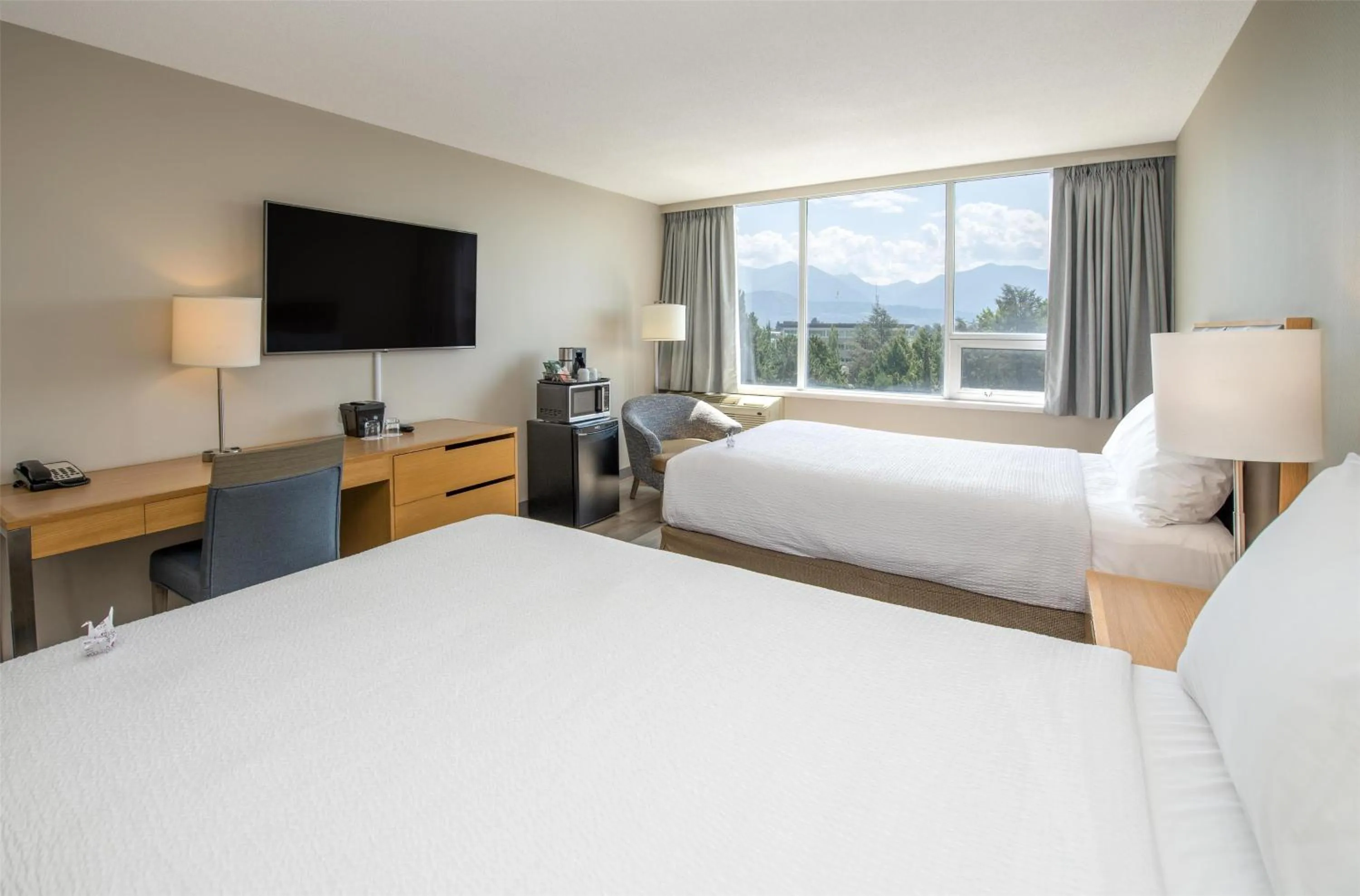 Bedroom, Bed in Coast Chilliwack Hotel by APA