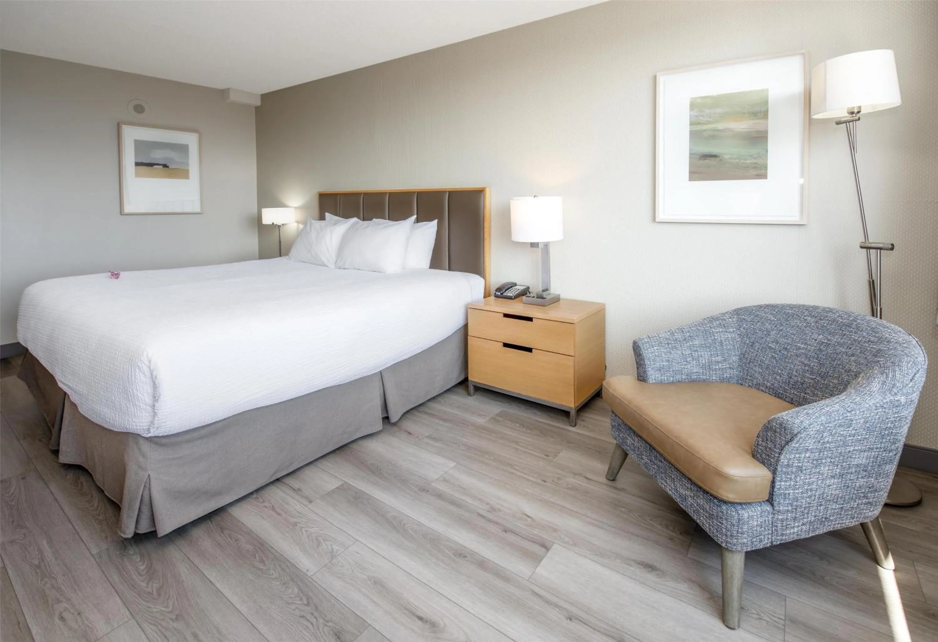 Bedroom, Bed in Coast Chilliwack Hotel by APA