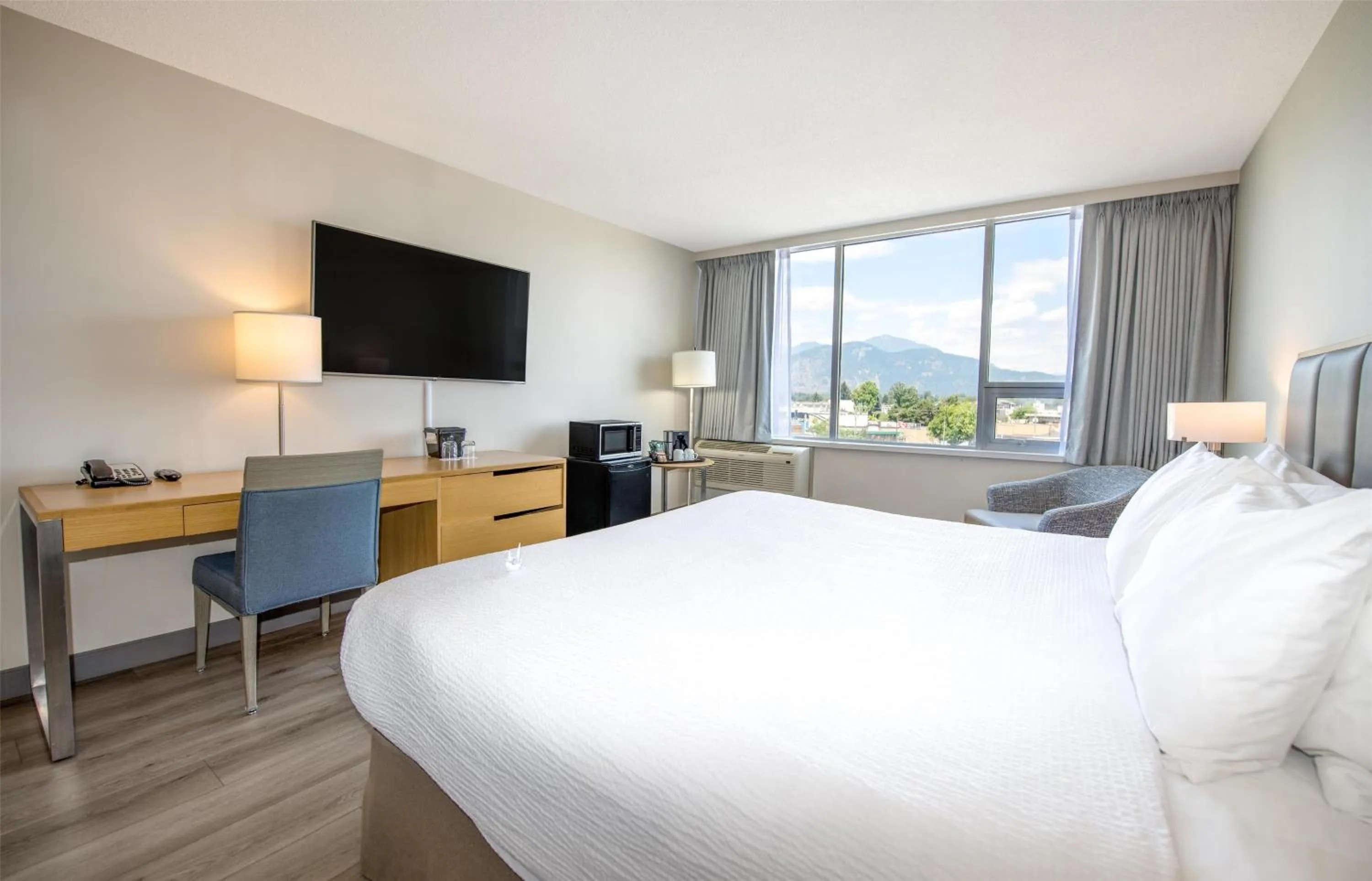 Bedroom, Bed in Coast Chilliwack Hotel by APA