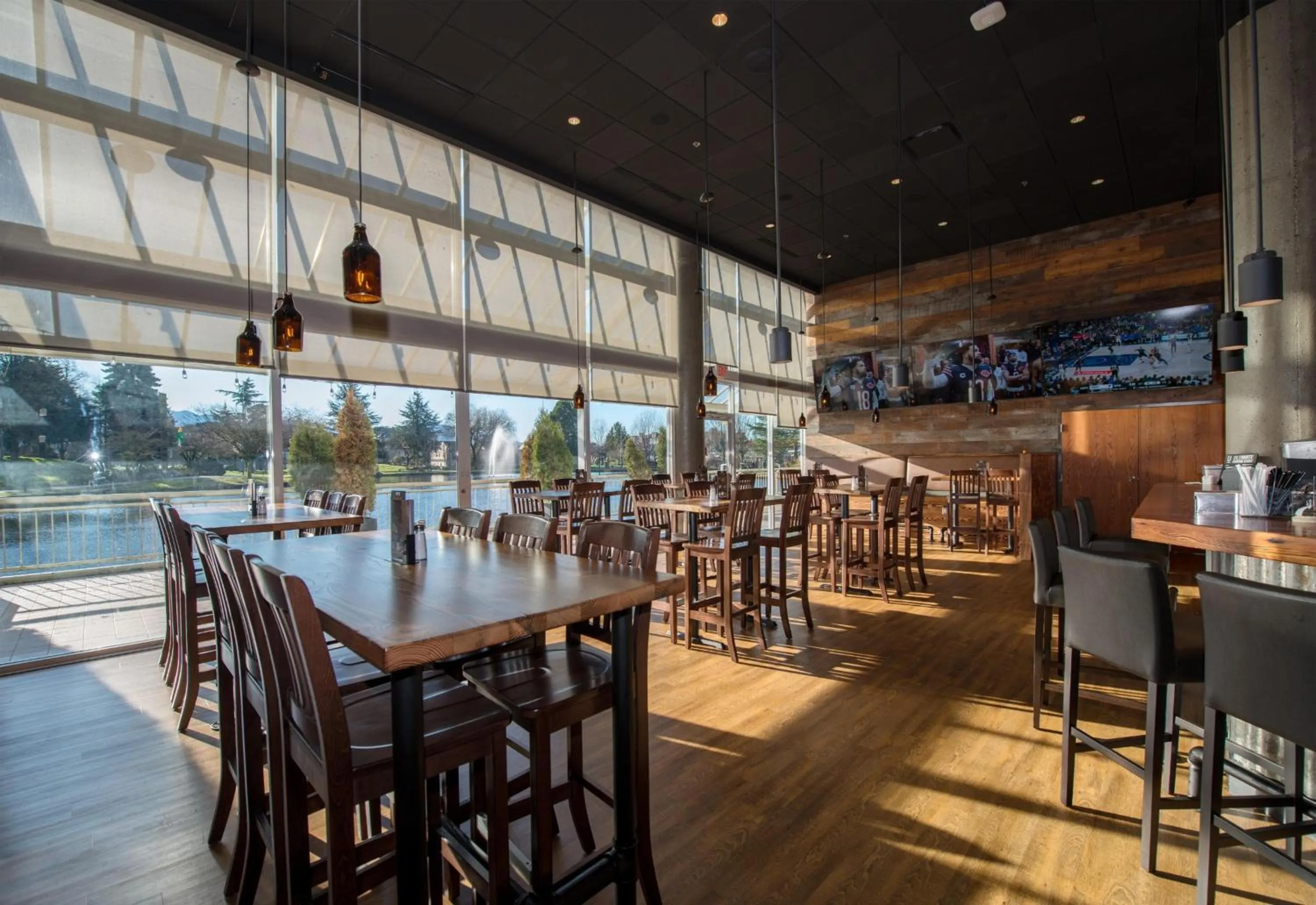 Restaurant/places to eat in Coast Chilliwack Hotel by APA