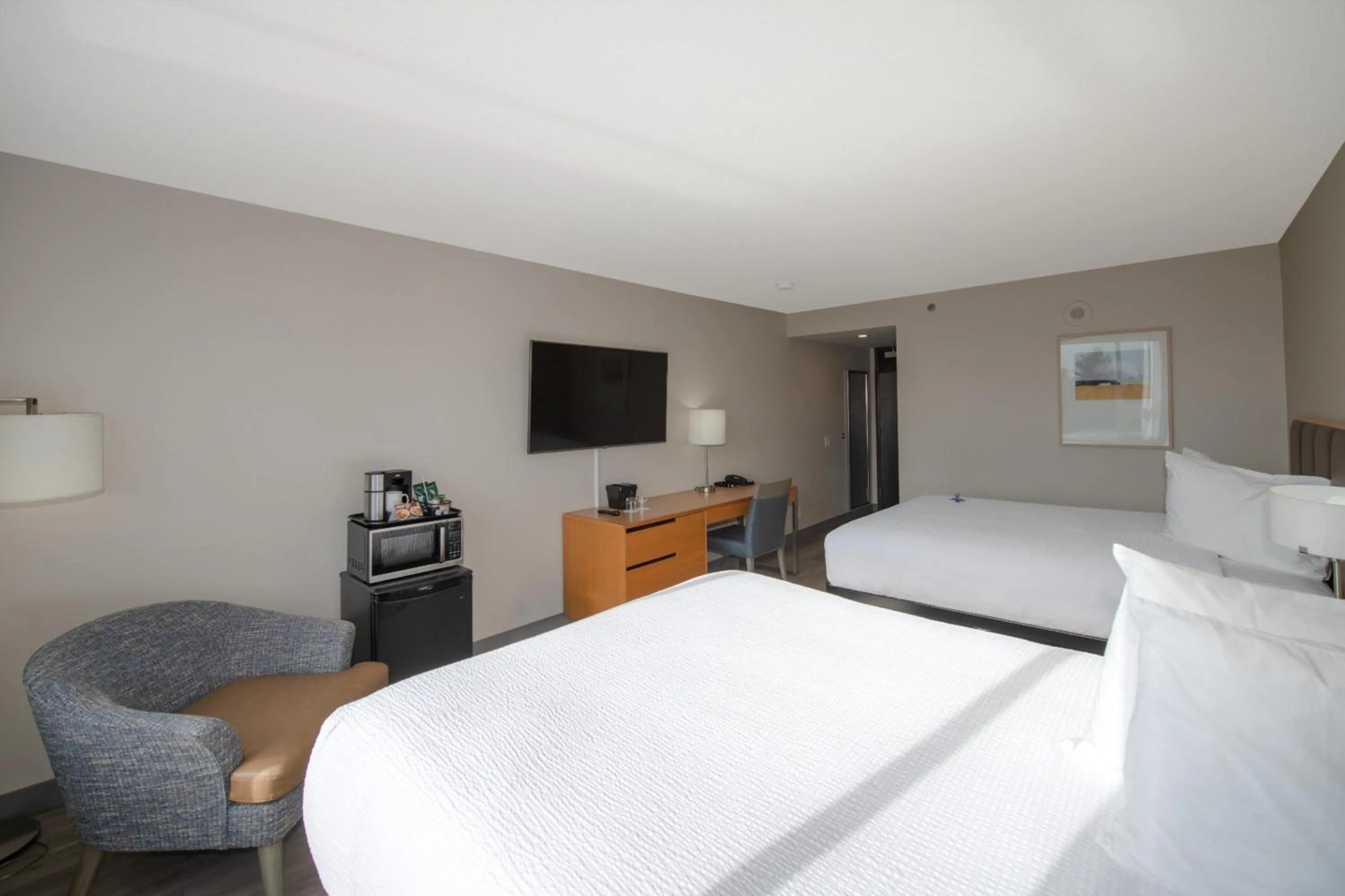 Bedroom, Bed in Coast Chilliwack Hotel by APA