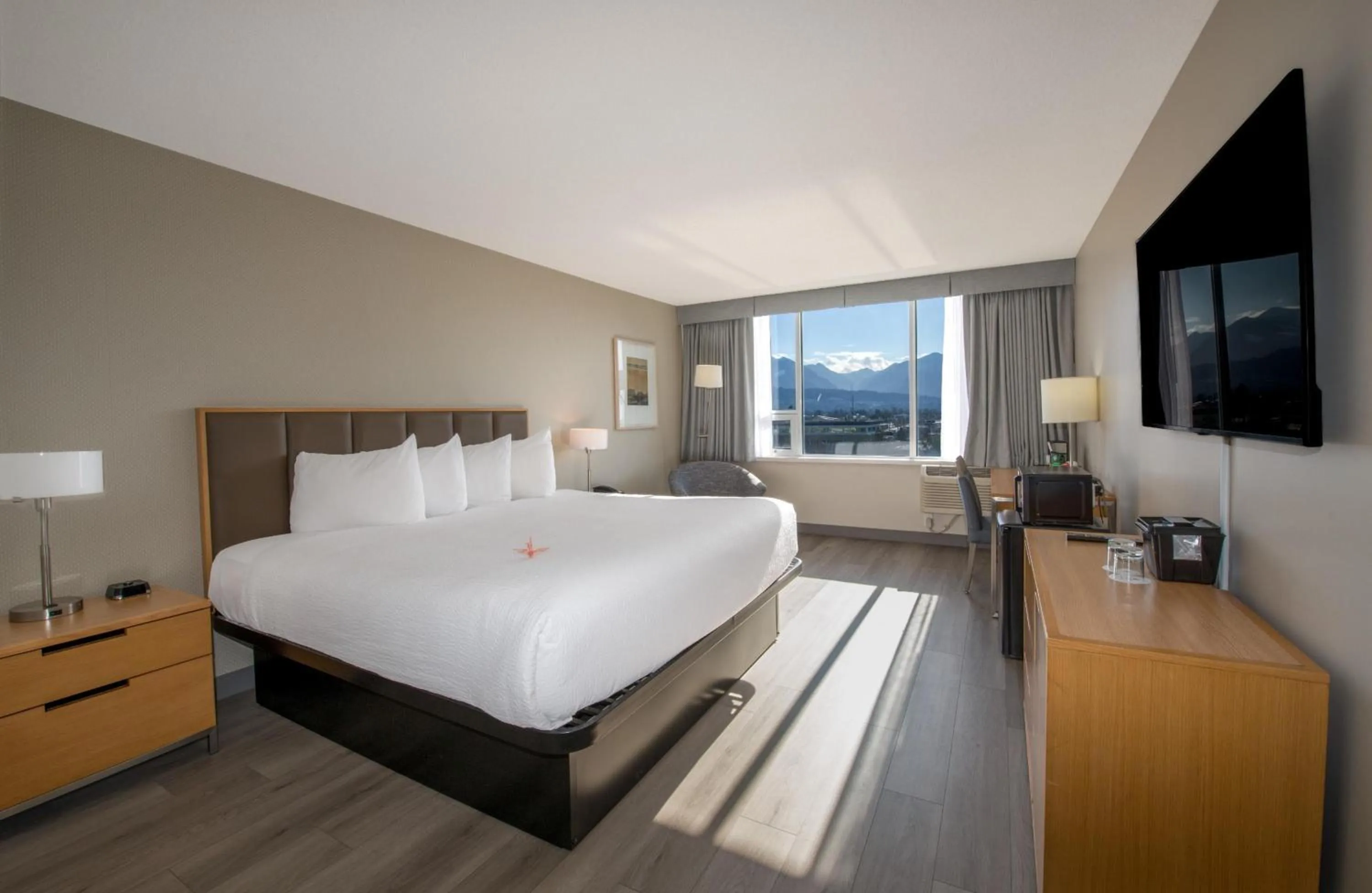 Bedroom, Bed in Coast Chilliwack Hotel by APA