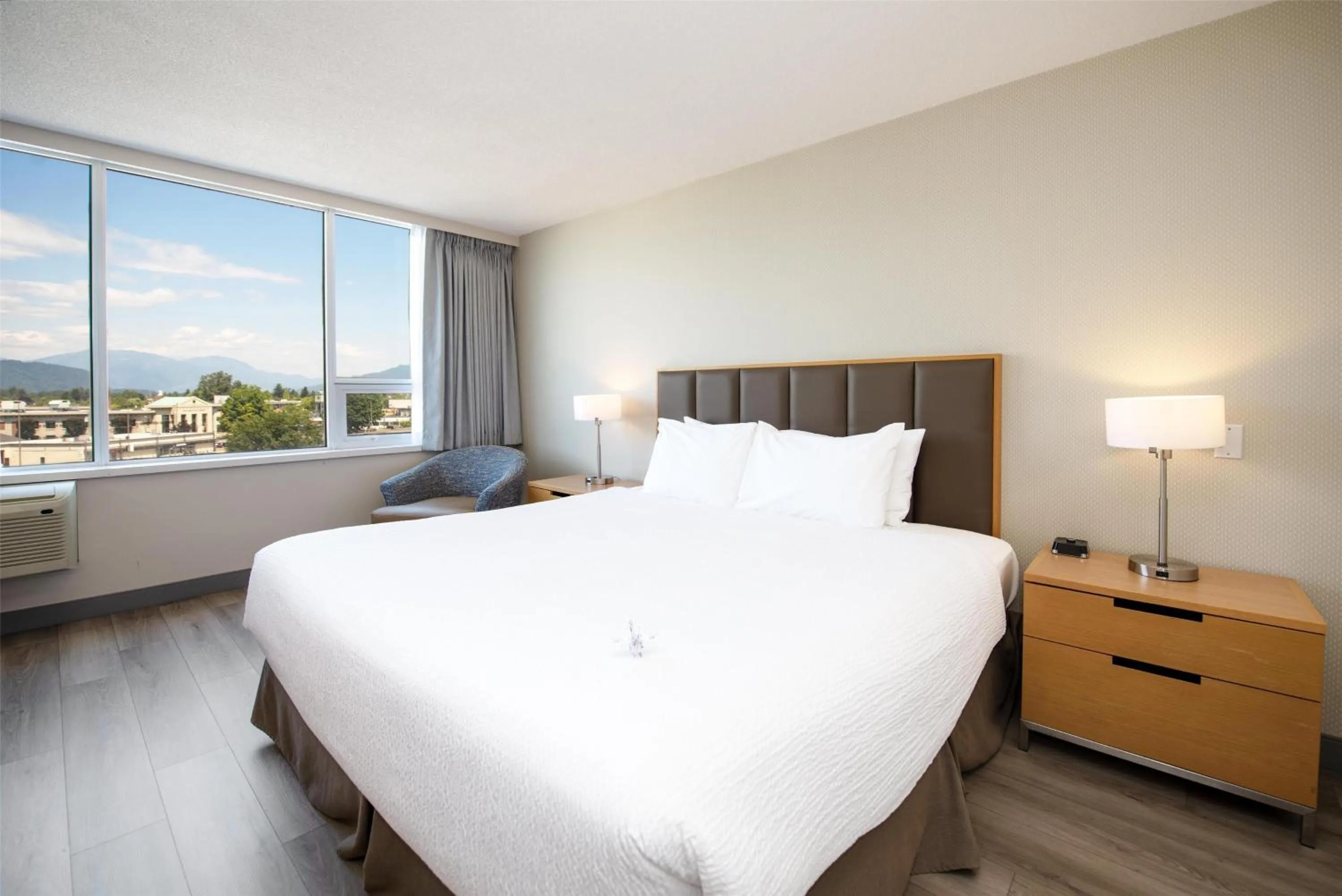 Bedroom, Bed in Coast Chilliwack Hotel by APA