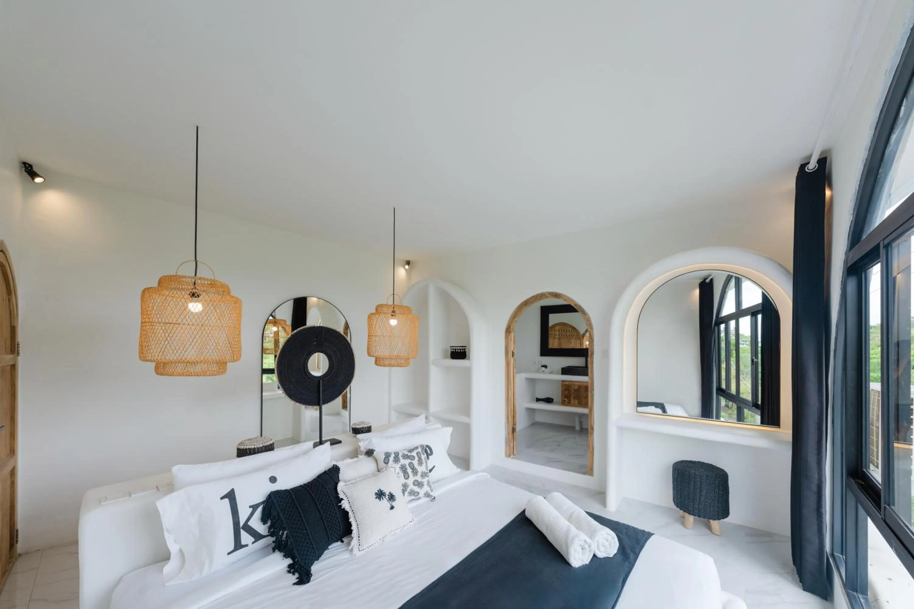 Bed in White Palm Hotel Uluwatu Bali