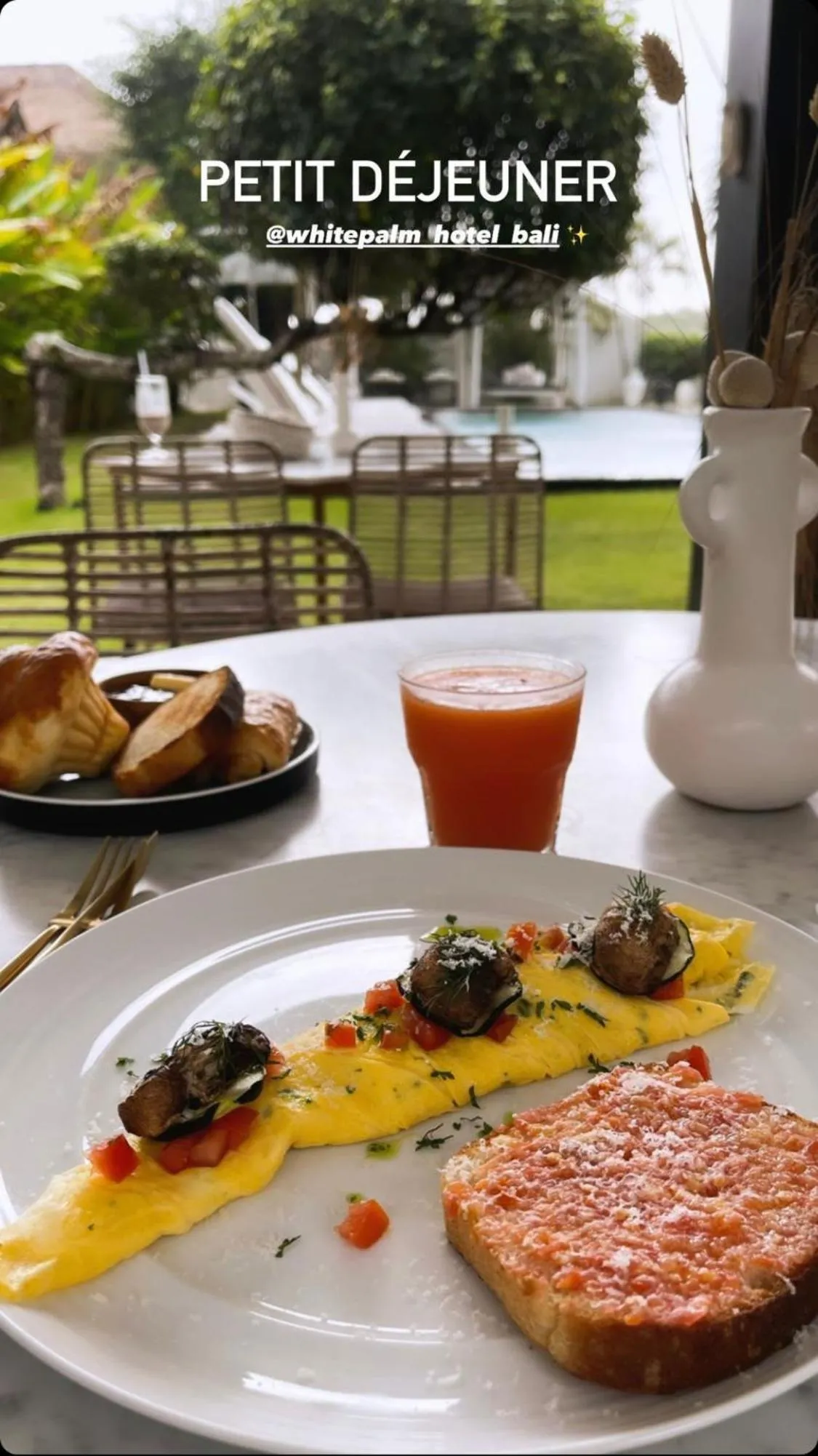 Breakfast in White Palm Hotel Uluwatu Bali