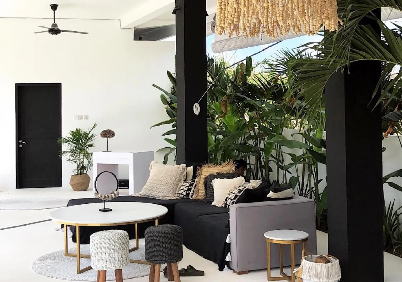 Communal lounge/ TV room in White Palm Hotel Uluwatu Bali