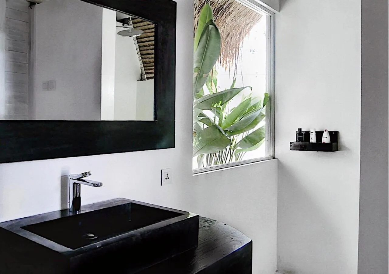 Shower in White Palm Hotel Uluwatu Bali