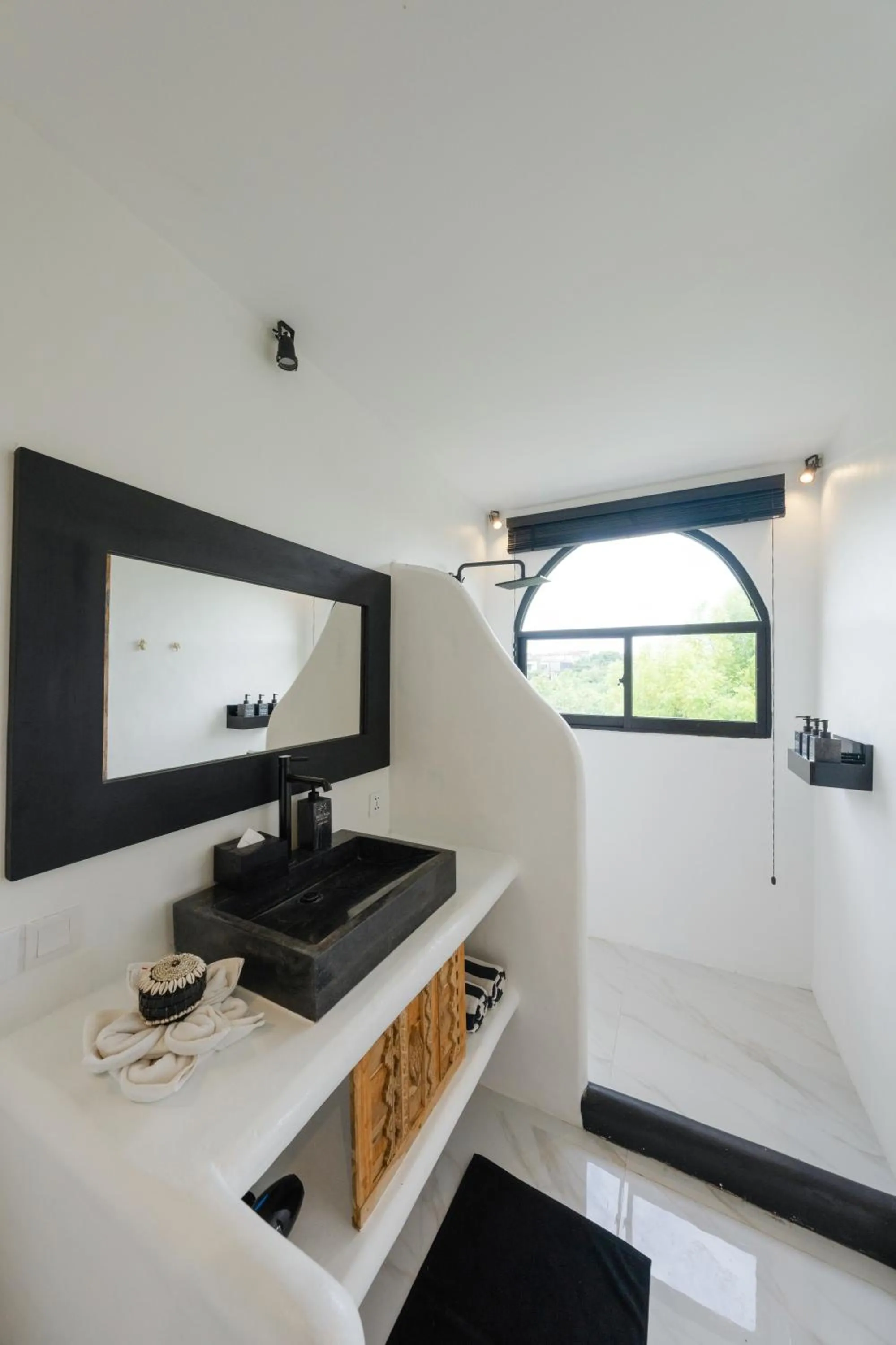 Shower in White Palm Hotel Uluwatu Bali