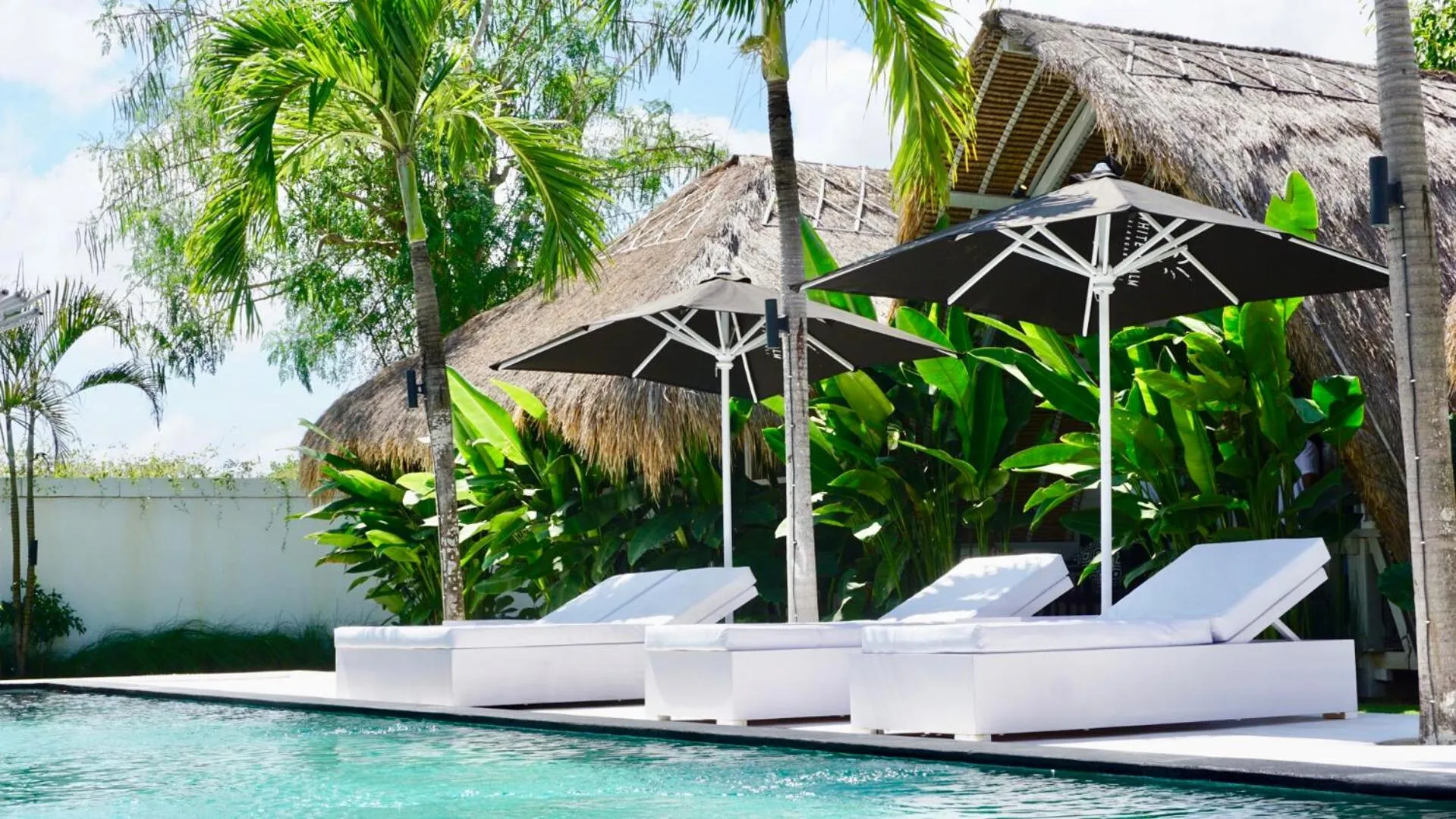 Swimming pool in White Palm Hotel Uluwatu Bali