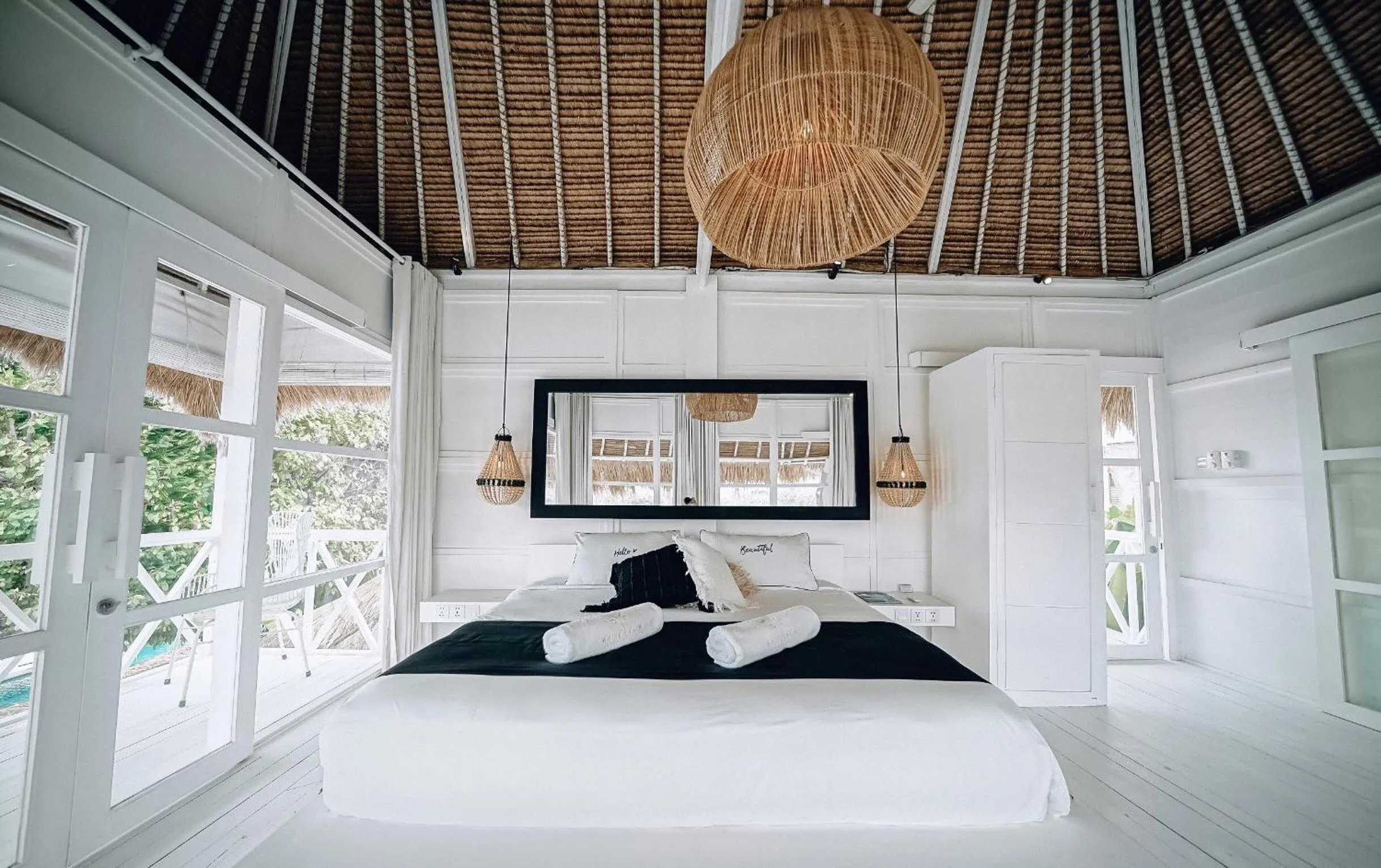 Photo of the whole room, Bed in White Palm Hotel Uluwatu Bali