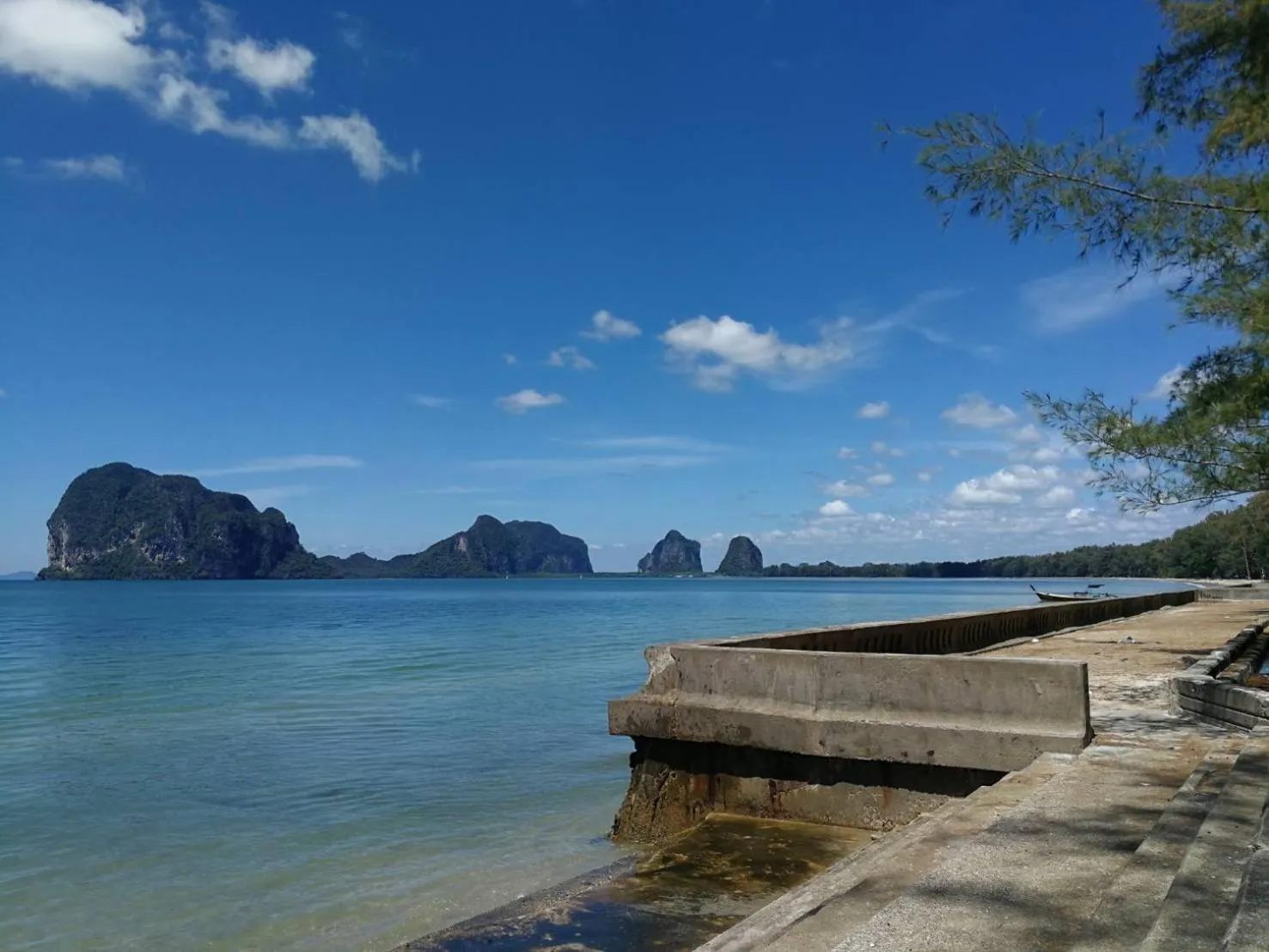Beach in Blue Shore Cottage