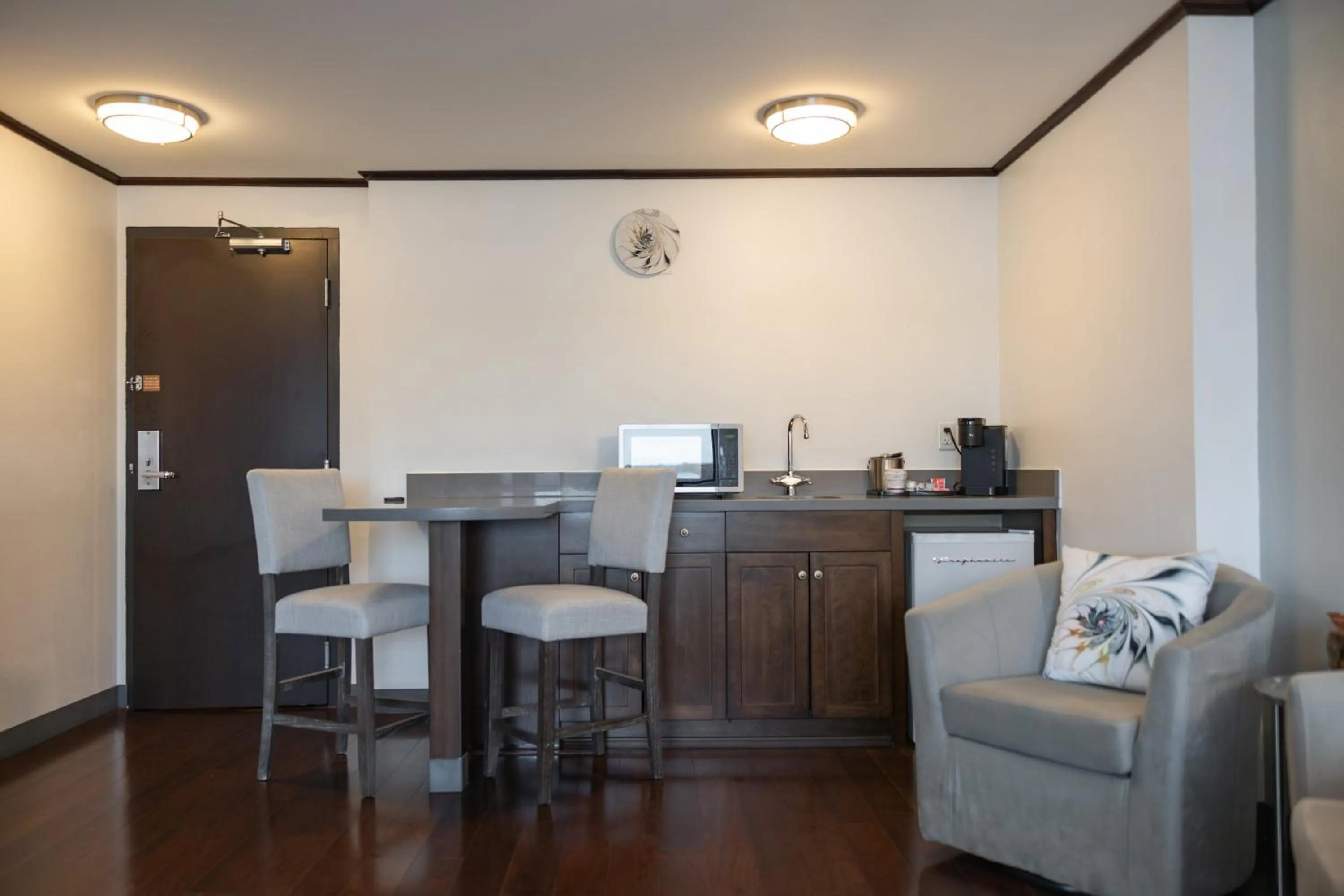 Photo of the whole room in Niagara Riverside Resort; BW Premier Collection