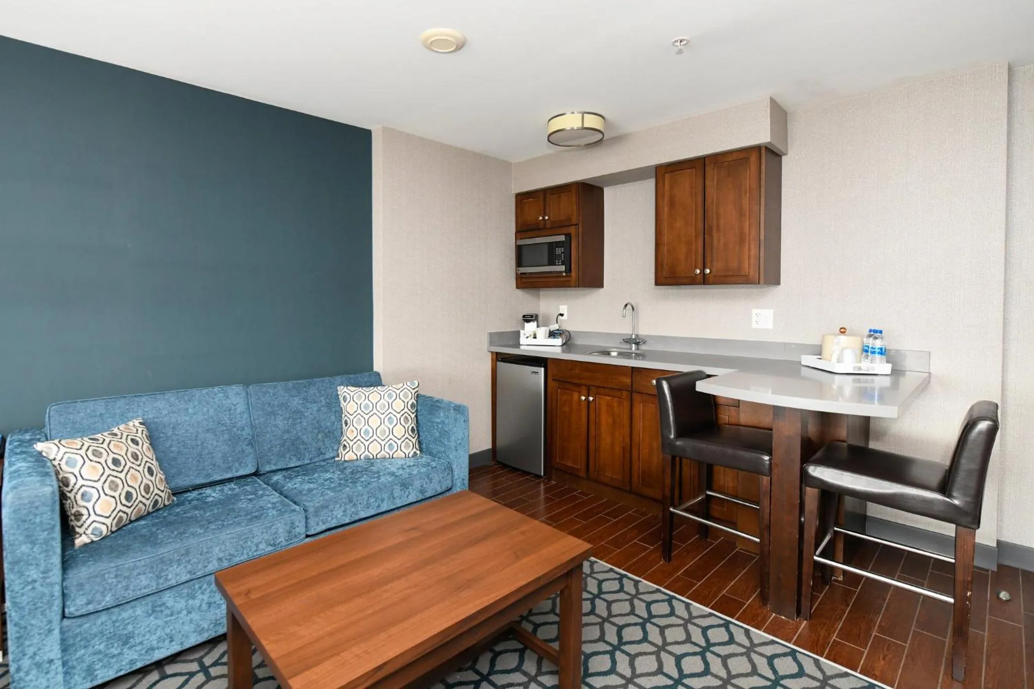 Photo of the whole room in Niagara Riverside Resort; BW Premier Collection