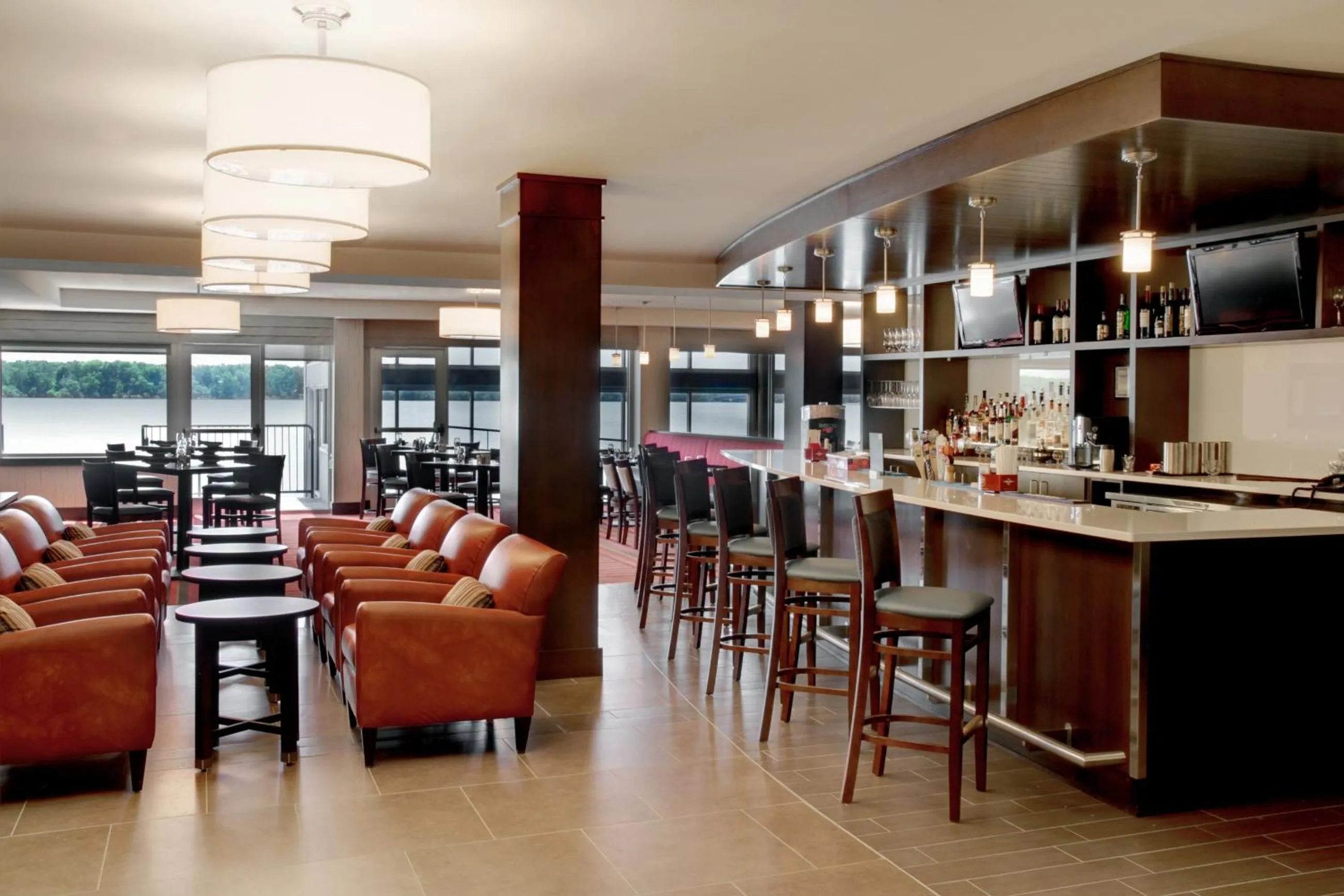 Restaurant/places to eat in Niagara Riverside Resort; BW Premier Collection