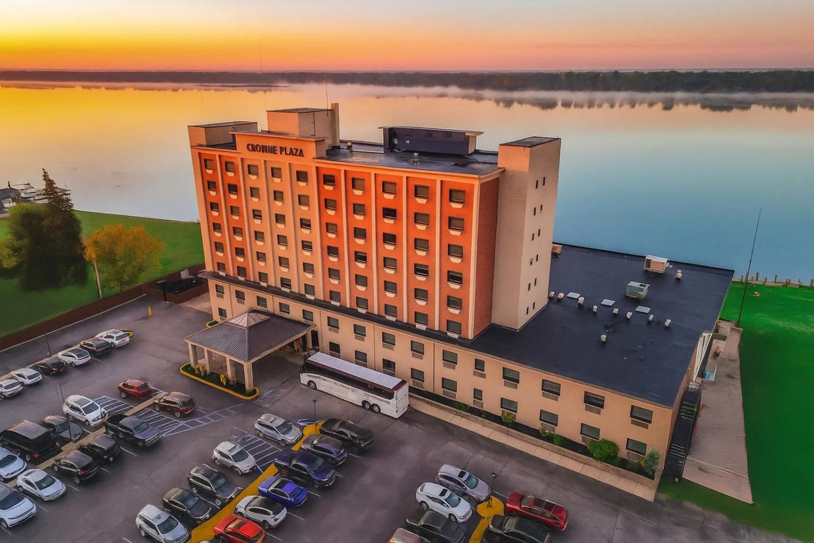 Property building in Crowne Plaza Niagara Falls NY - Riverside by IHG