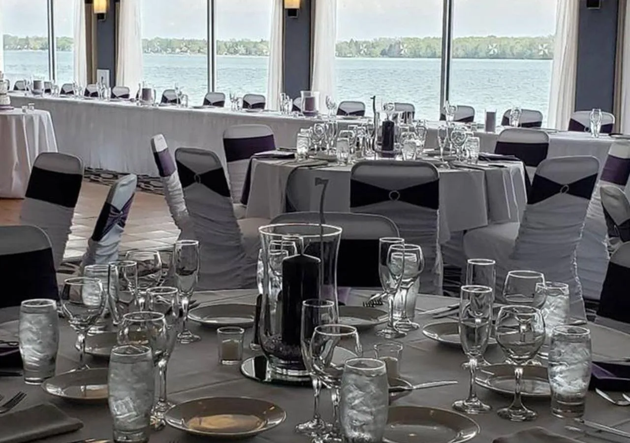 wedding in Niagara Riverside Resort; BW Premier Collection