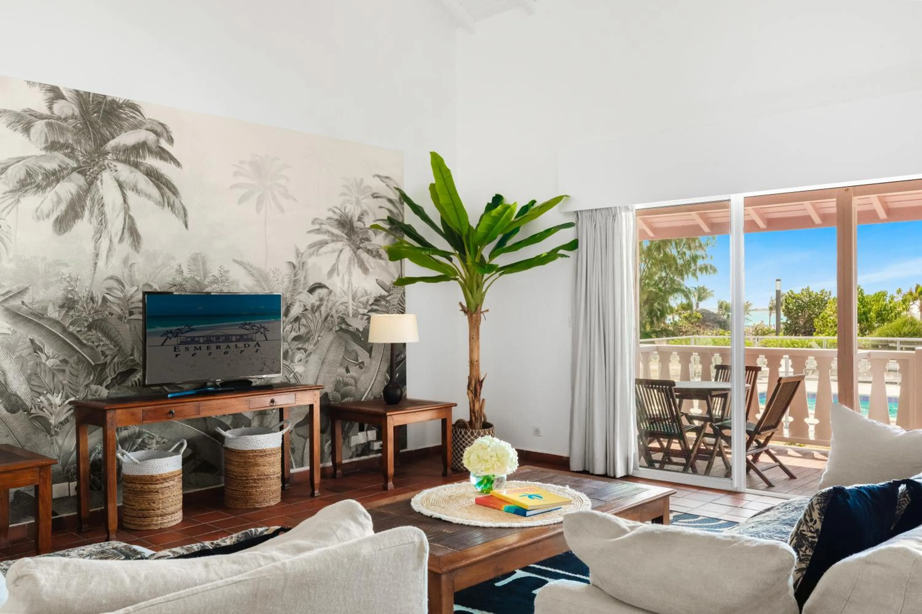 TV and multimedia in Esmeralda Resort - Orient Bay