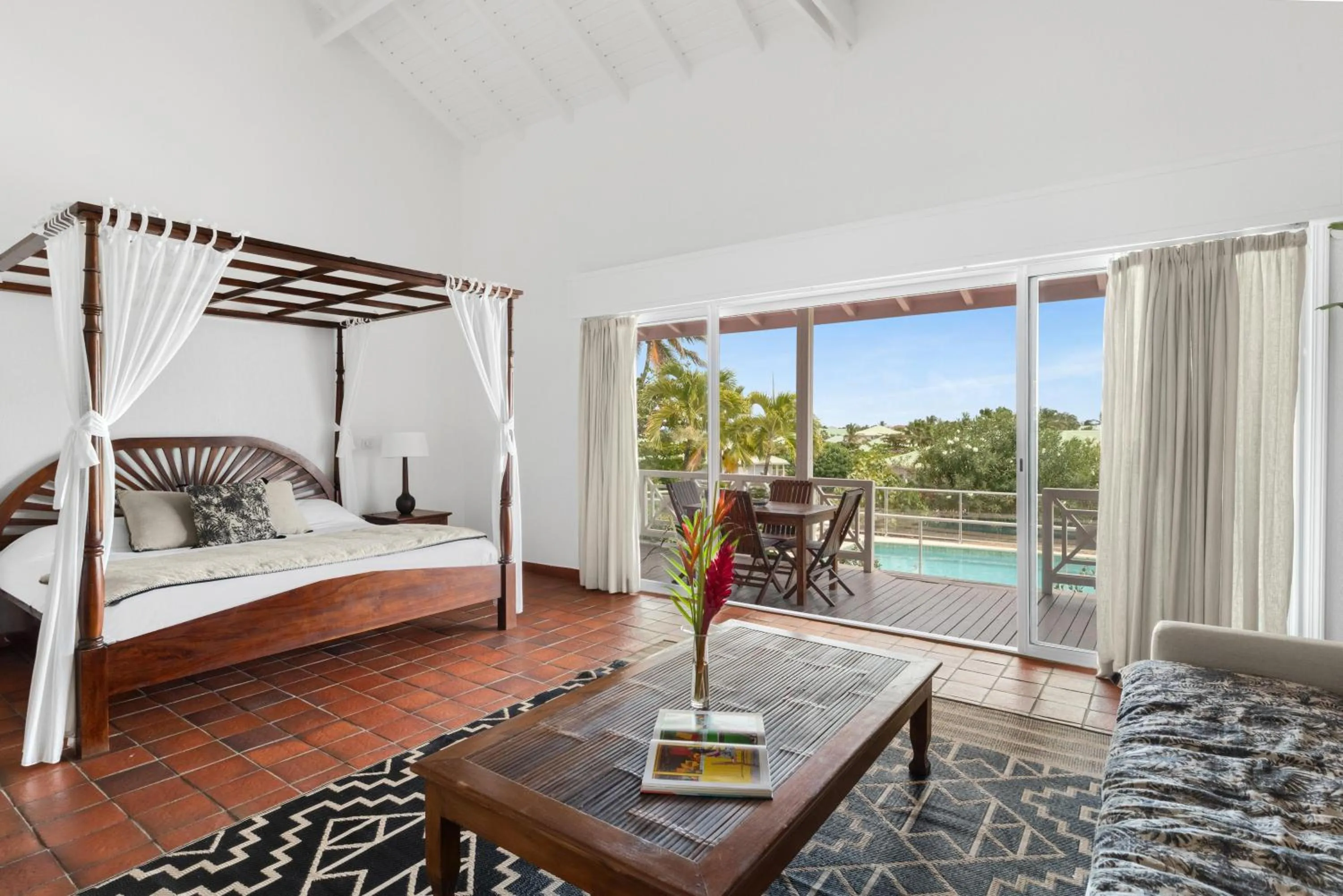 Swimming pool, Bed in Esmeralda Resort - Orient Bay