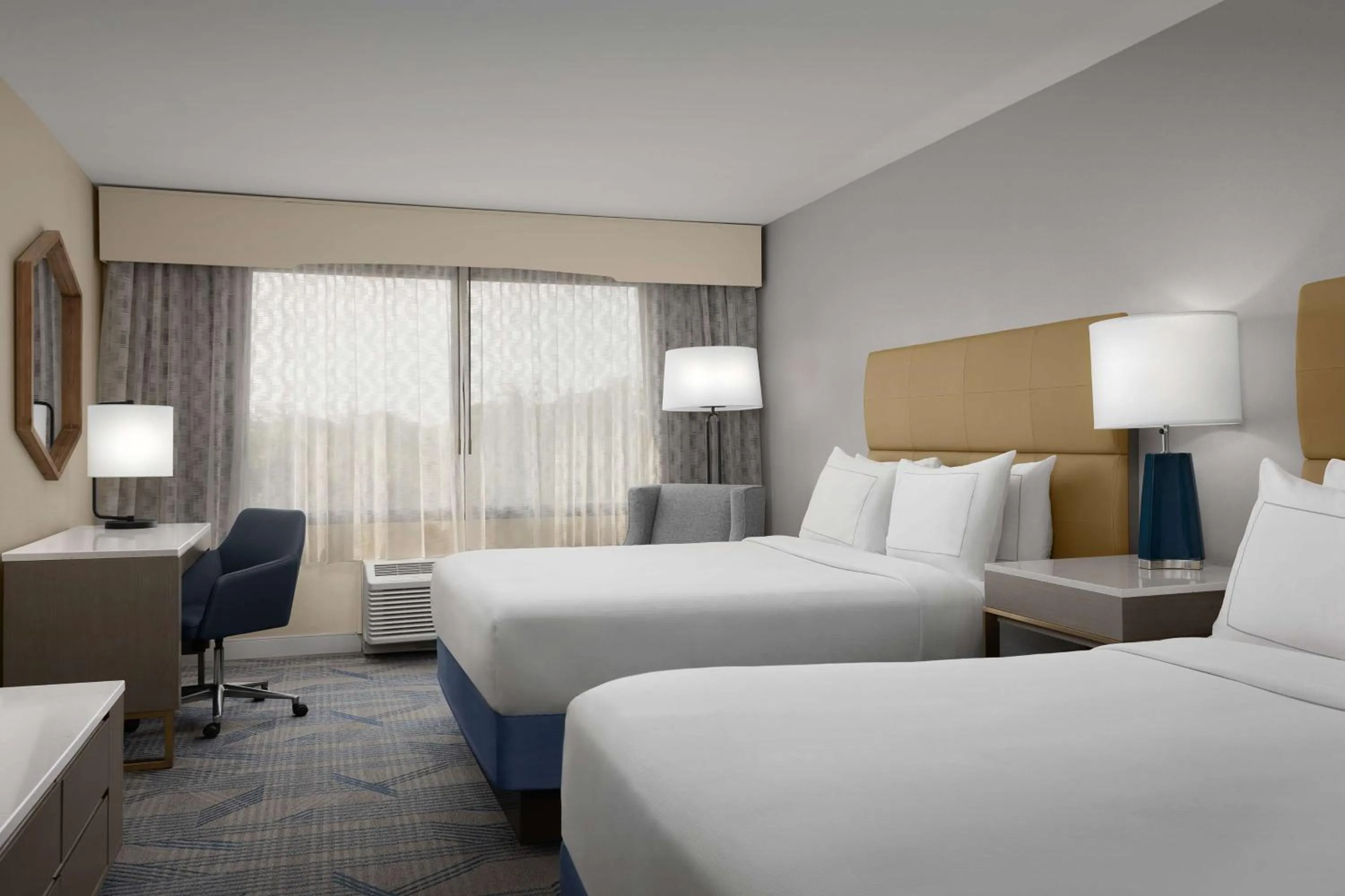 Bedroom, Bed in DoubleTree by Hilton St. Augustine Historic District