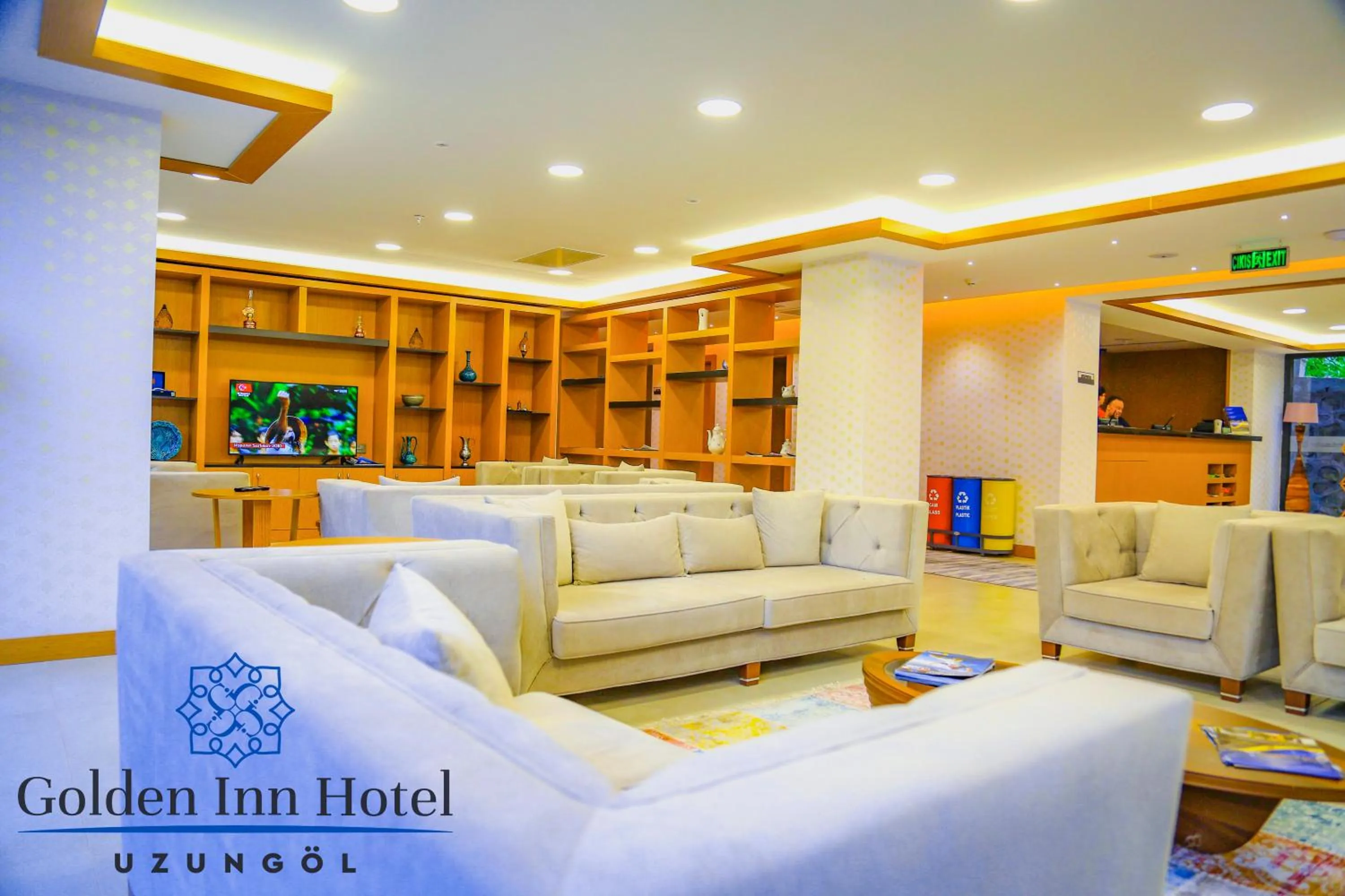 Communal lounge/ TV room in Golden Inn Hotel Uzungöl