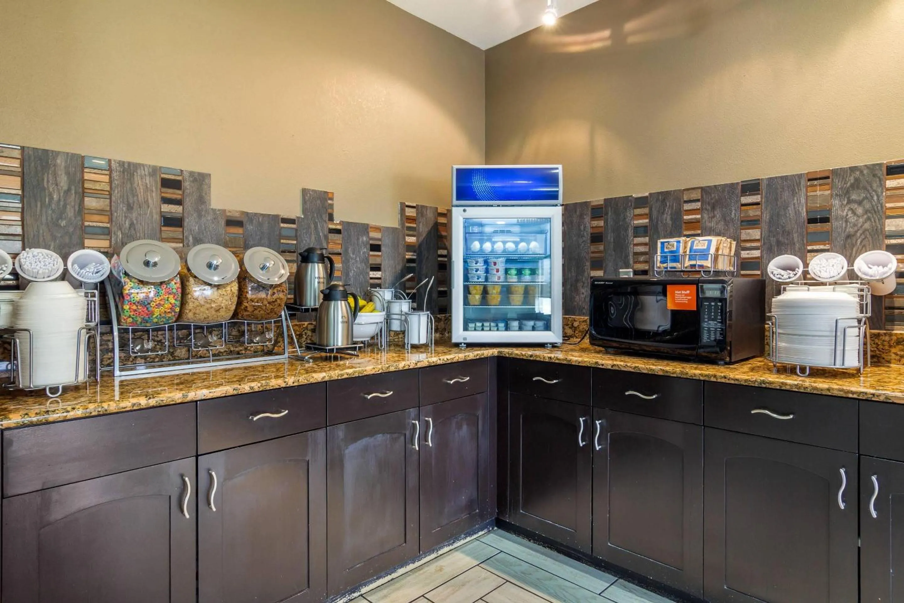 Breakfast in Comfort Inn & Suites Sterling