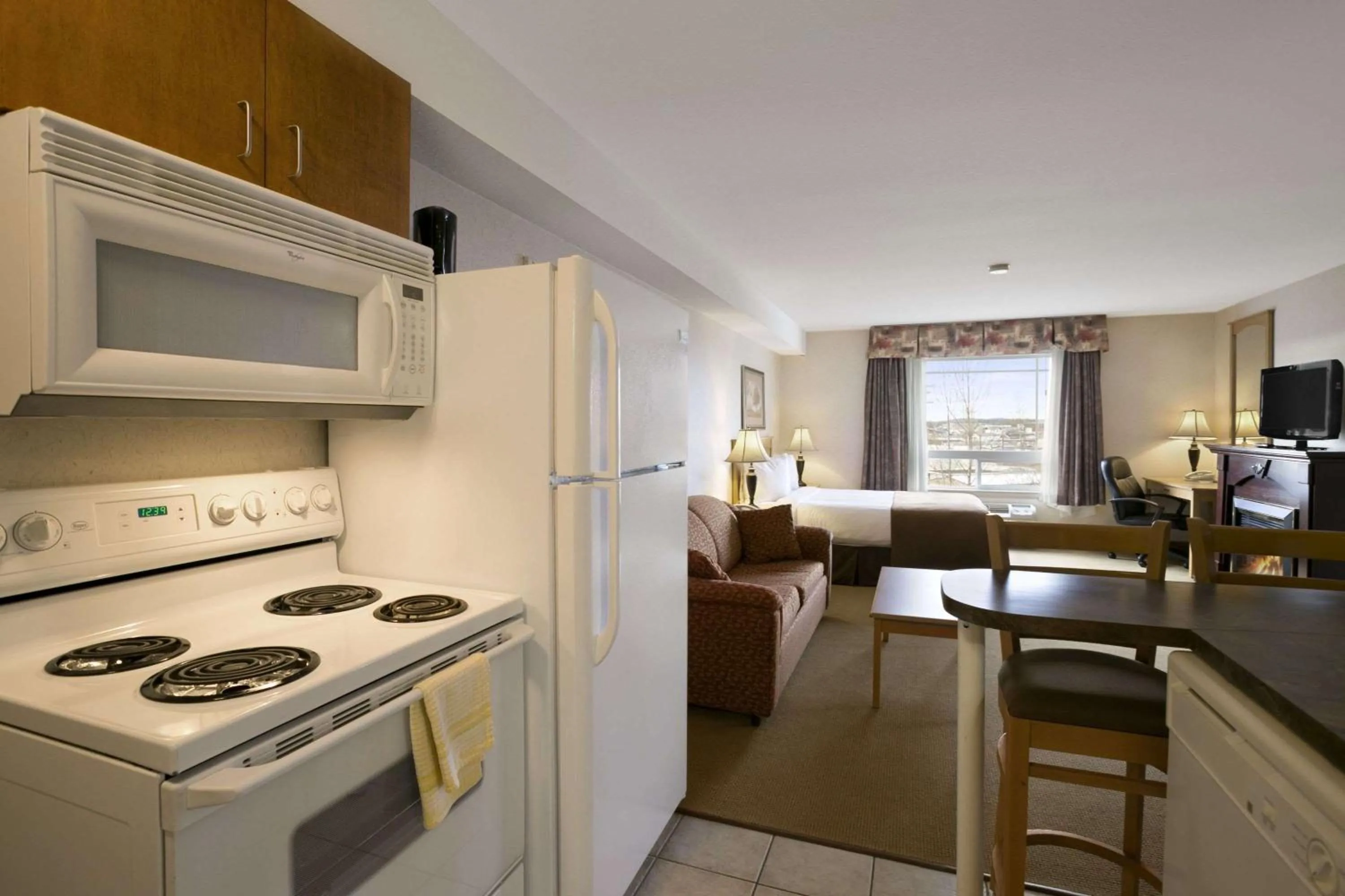Kitchen or kitchenette in Super 8 by Wyndham Fort Nelson BC