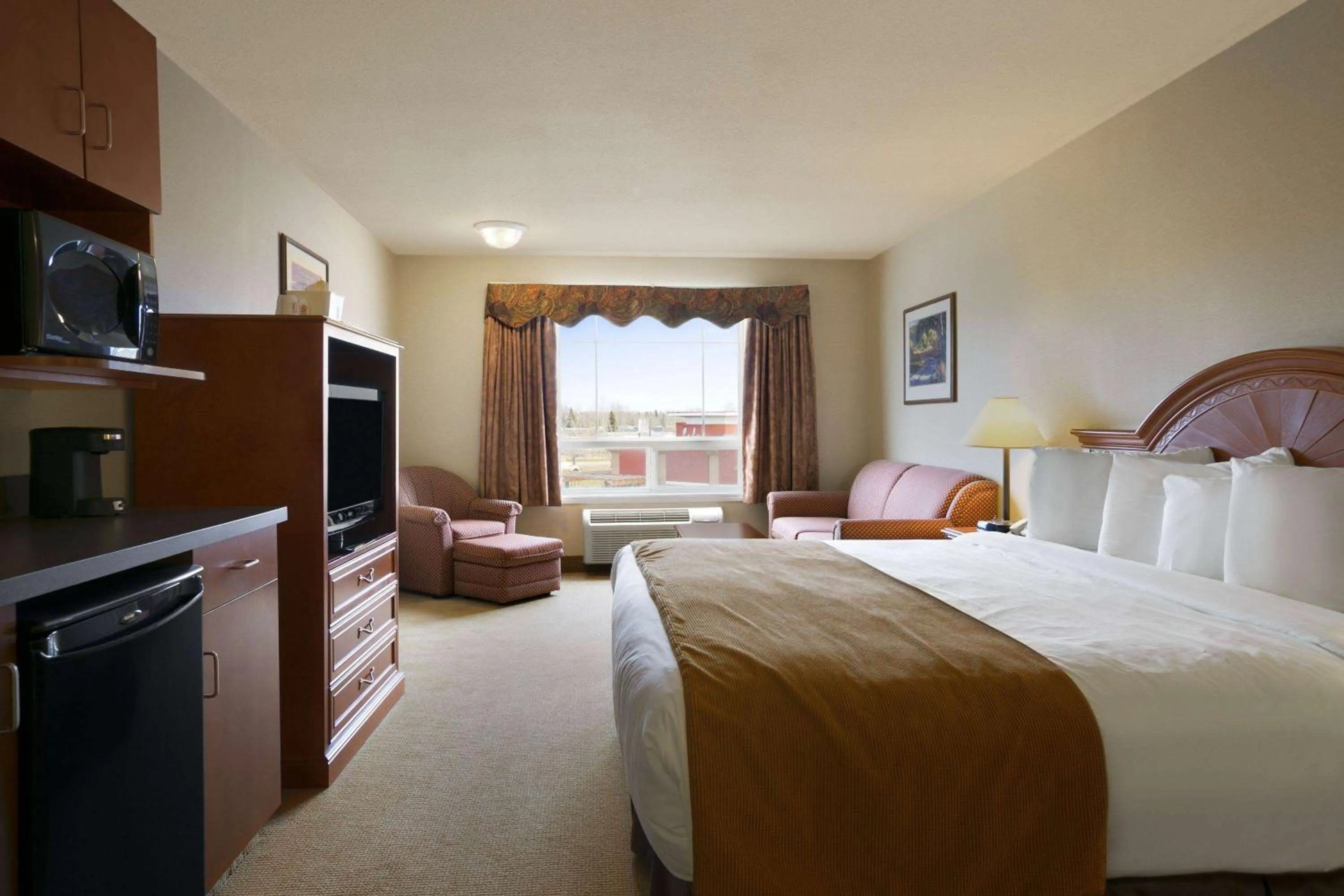 Photo of the whole room, Bed in Super 8 by Wyndham Fort Nelson BC