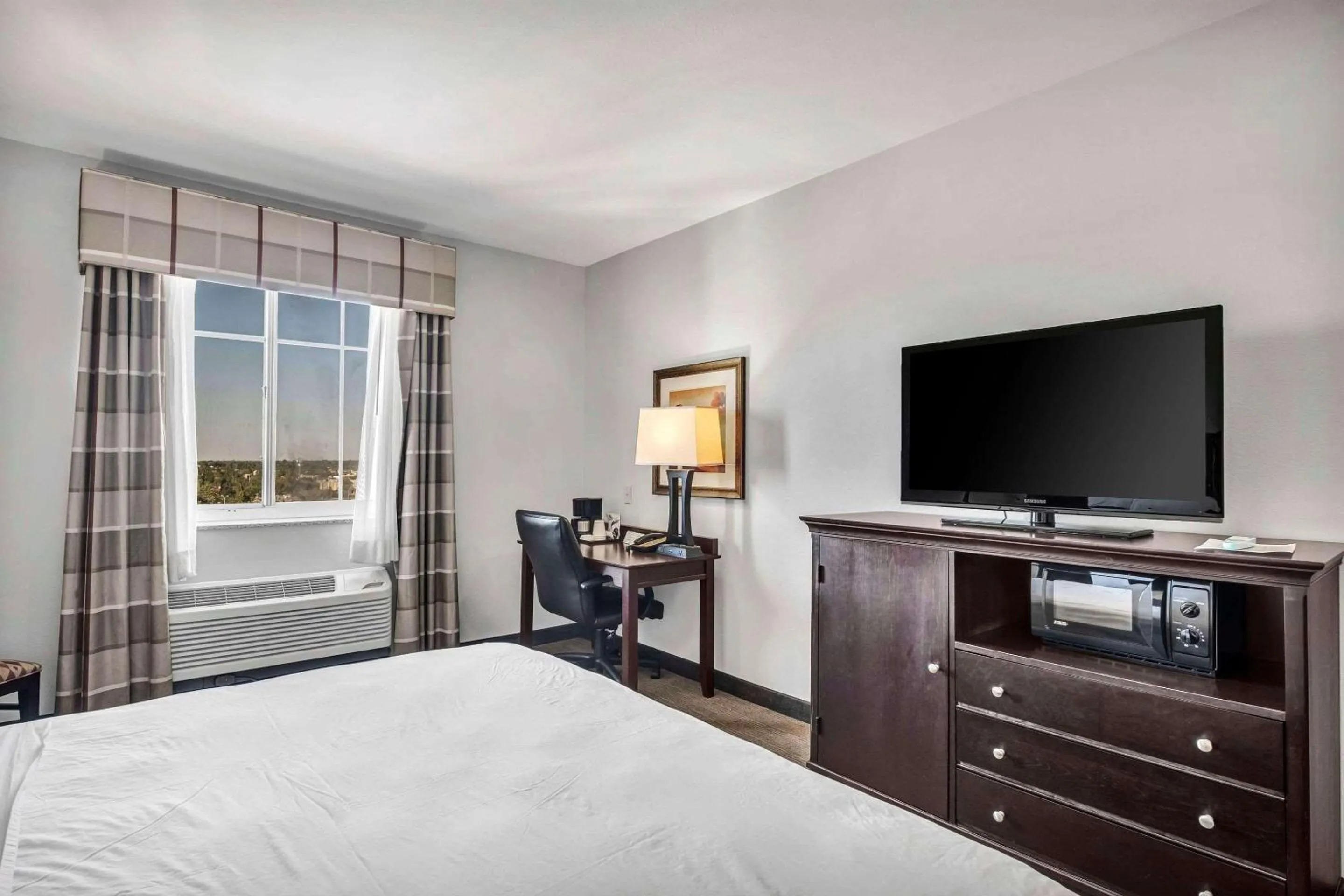 Bedroom, Bed in Country Inn & Suites by Radisson, Oklahoma City at Northwest Expressway, OK