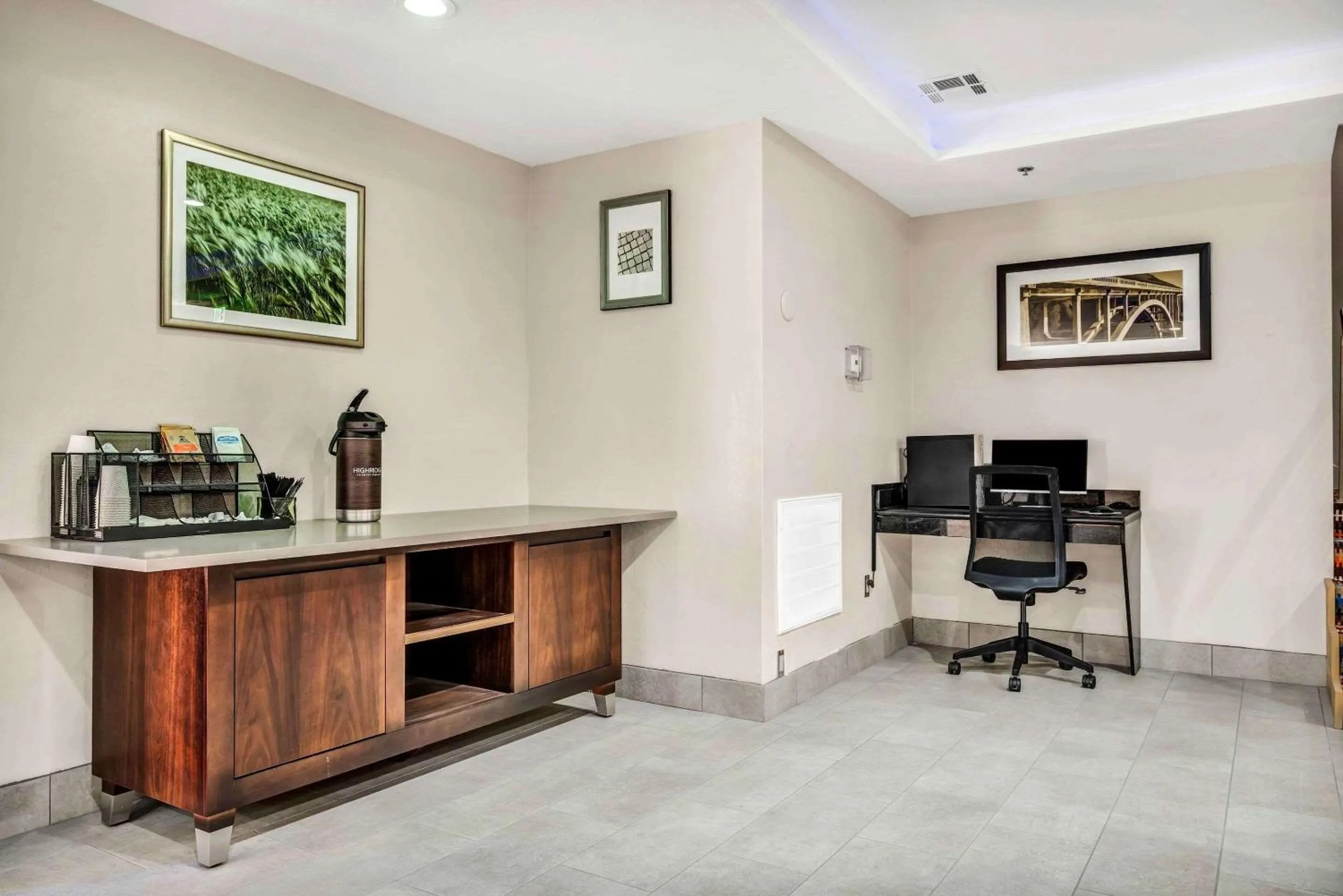 Business facilities in Country Inn & Suites by Radisson, Oklahoma City at Northwest Expressway, OK