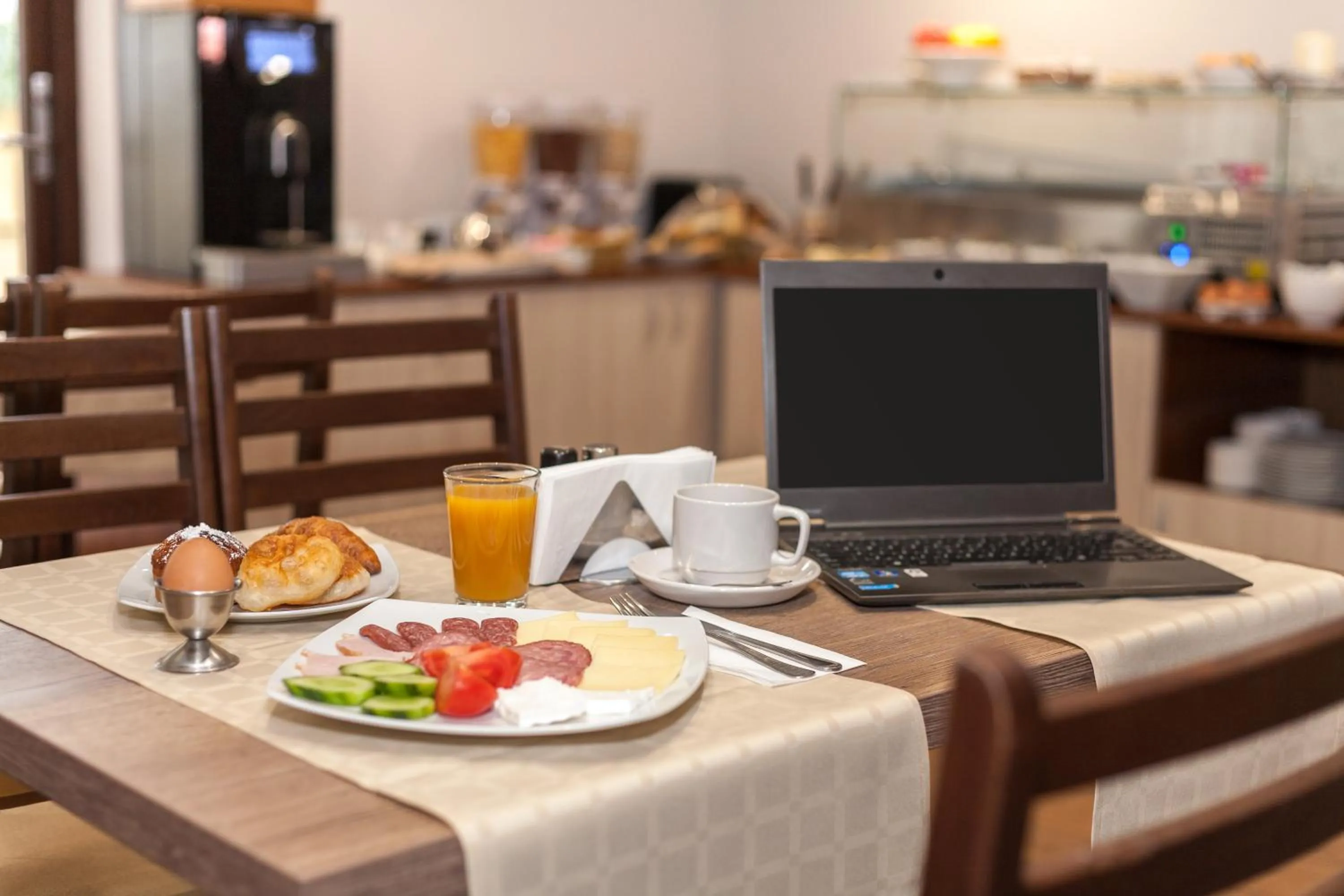 Food and drinks in Hugo Hotel